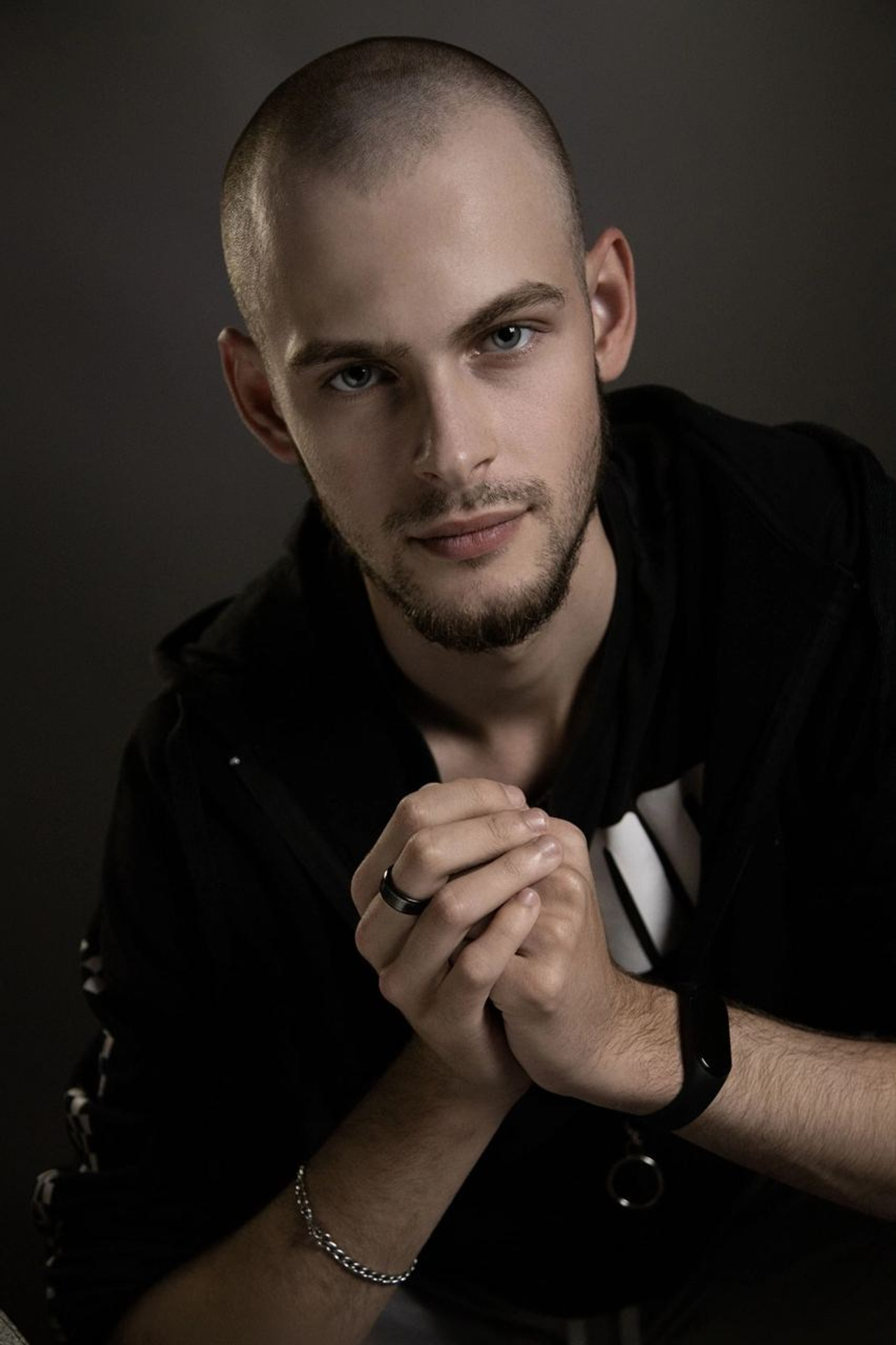 Модель для предметной съемки Антон А. Н.Новгород | Sale Easy