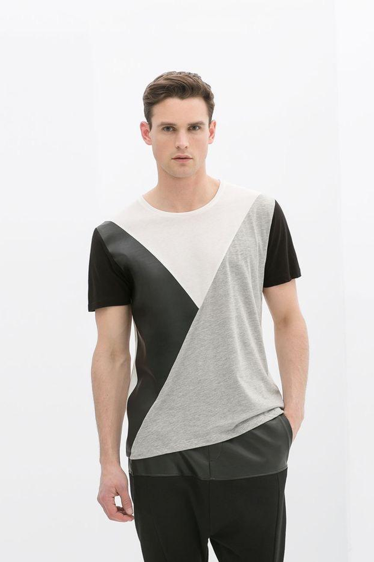 Креативная съемка для демонстрации мужских футболок в разных образах