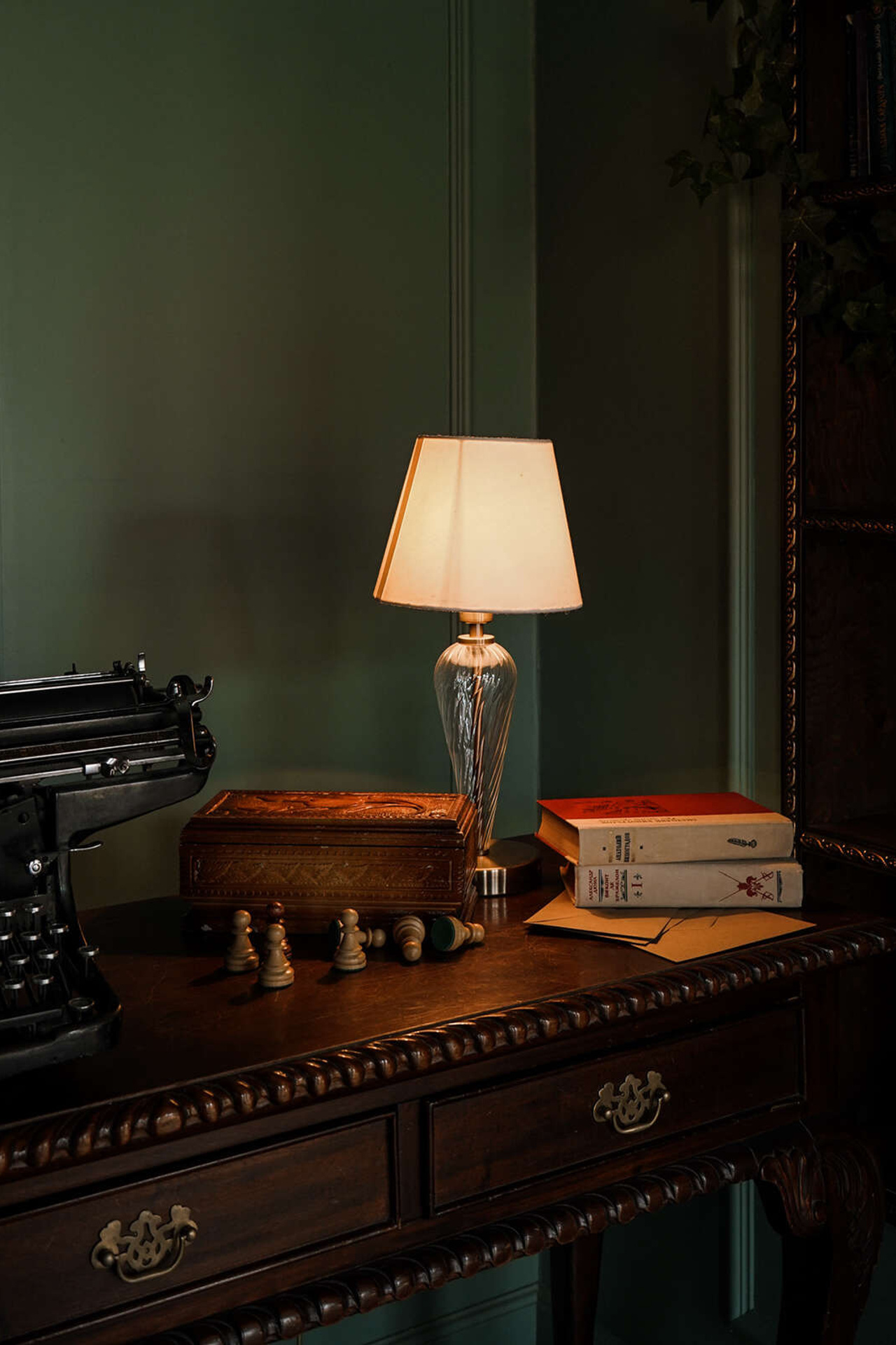 Студия LEONA — зал БИБЛИОТЕКА для предм. съемки С.-Пб|Sale Easy