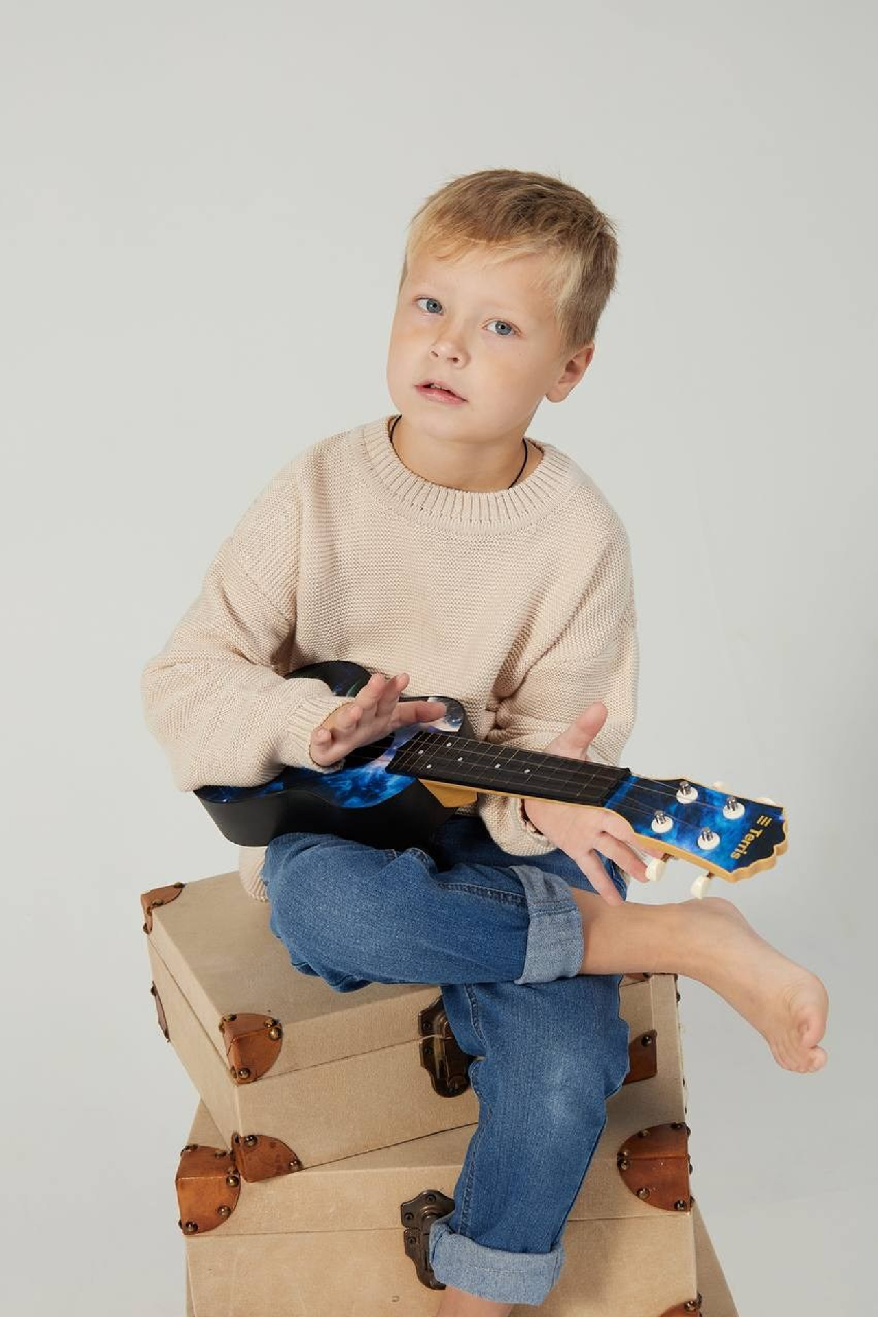 Модель мальчик для предметной съемки Иван Ж Н.Н. | Sale Easy