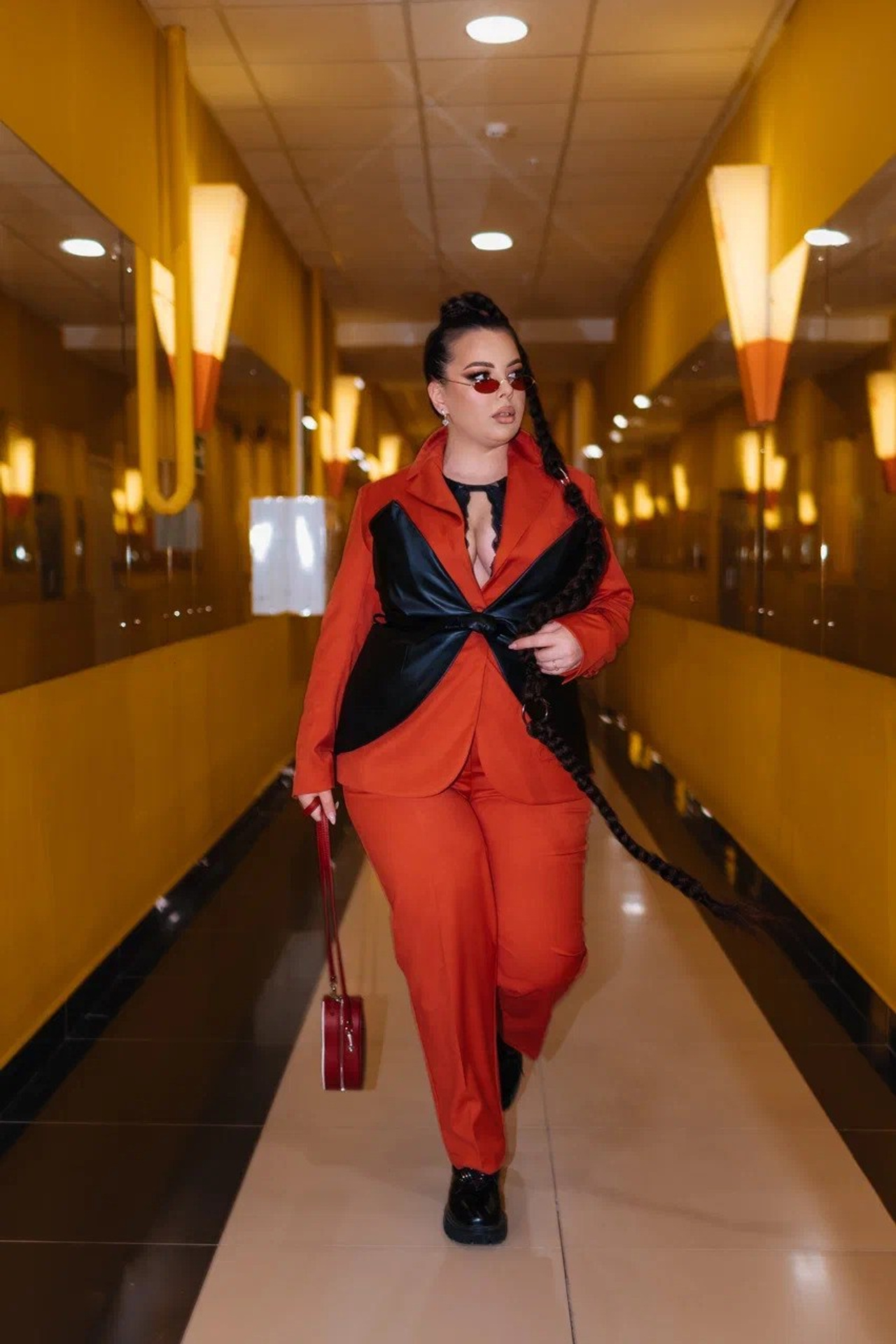 Модель plus size для предметной съемки Анастасия Ю. Москва | Sale Easy