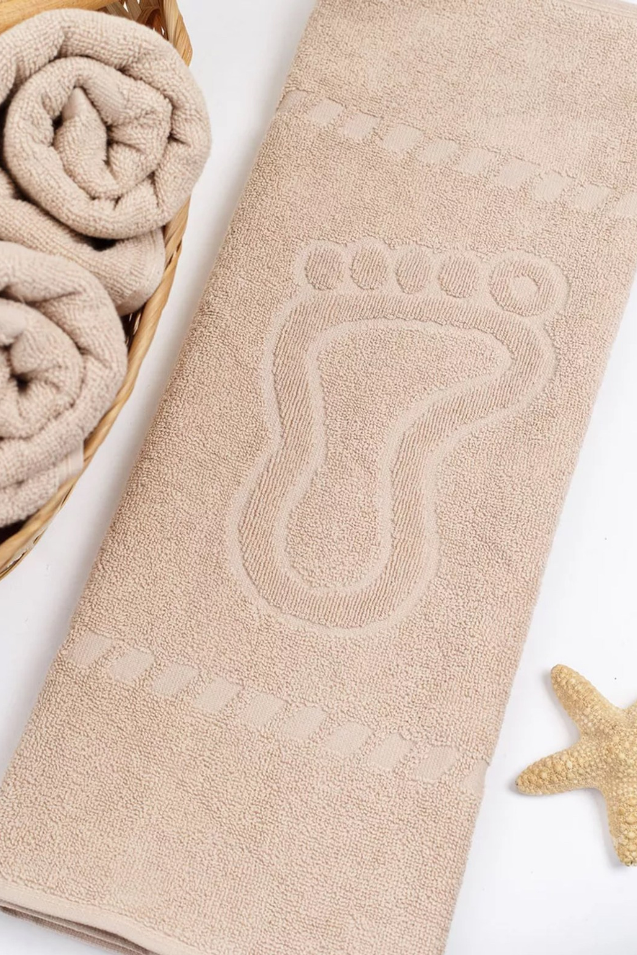 Съемка полотенец с акцентом на мягкость и элегантность.