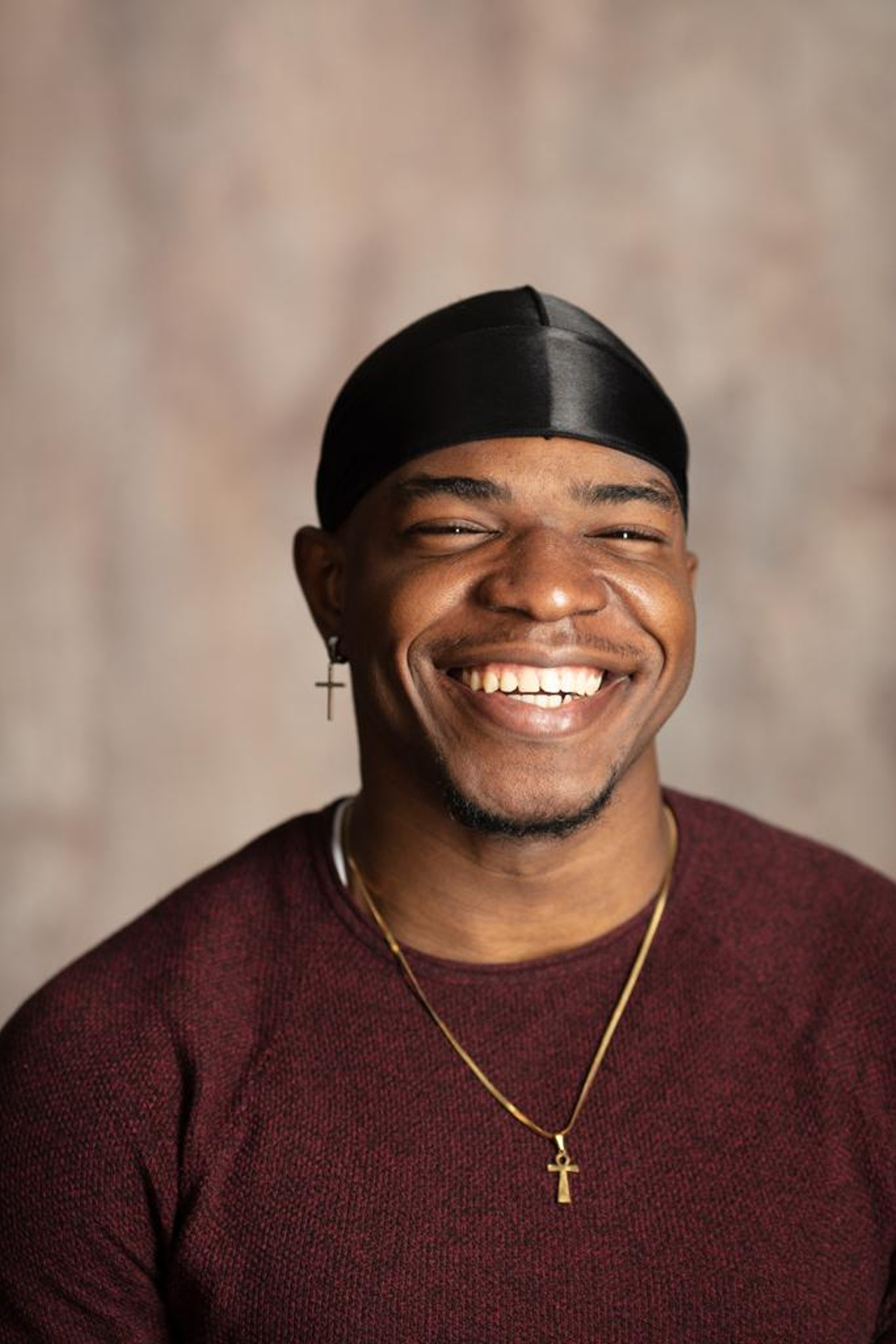 Модель для предметной съемки Нджебайи Ален Даниэль Москва | Sale Easy