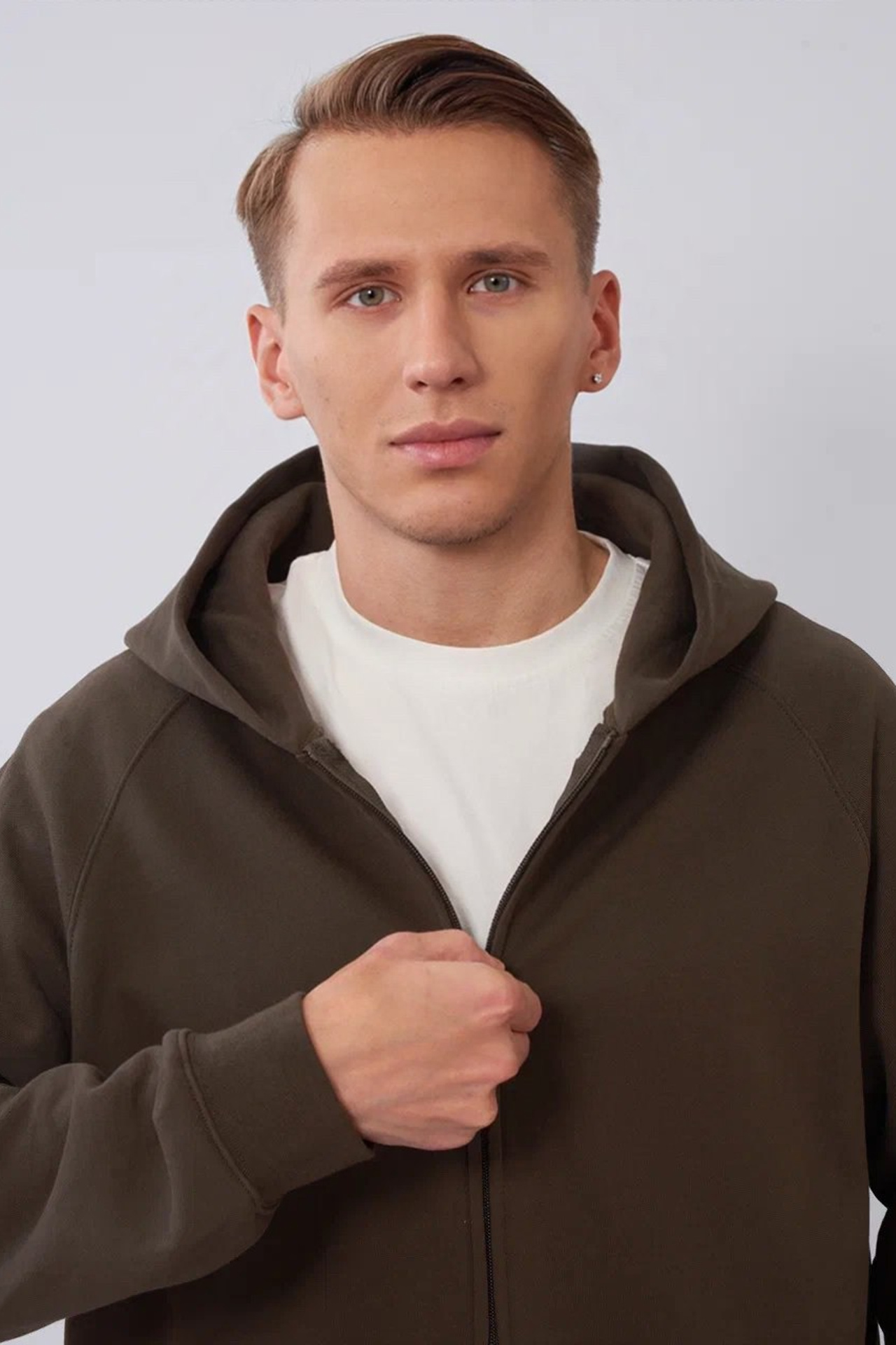 Модель для предметной съемки Антон Москва | Sale Easy