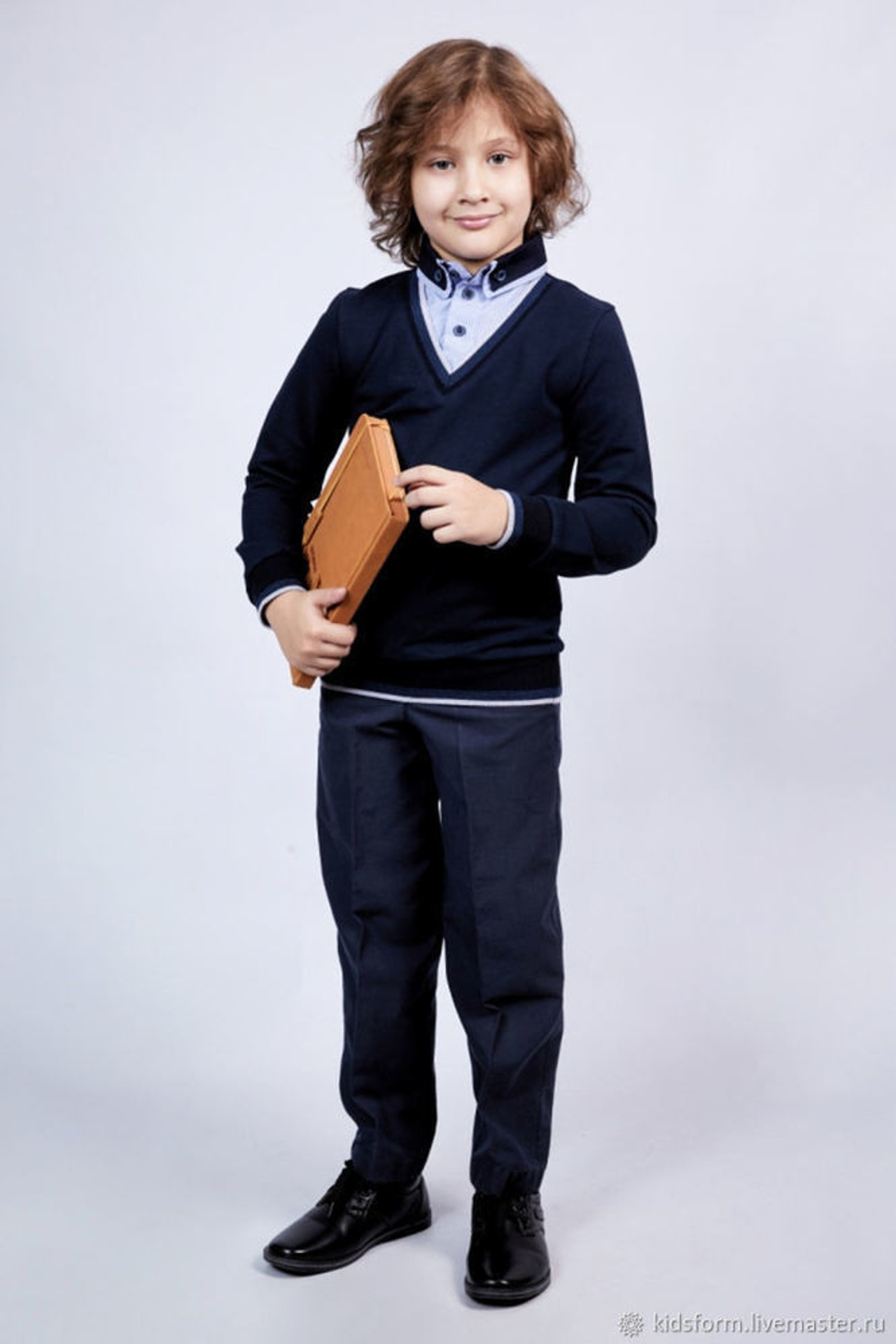 Эффектная фотосъемка школьной формы для выделения формальной эстетики