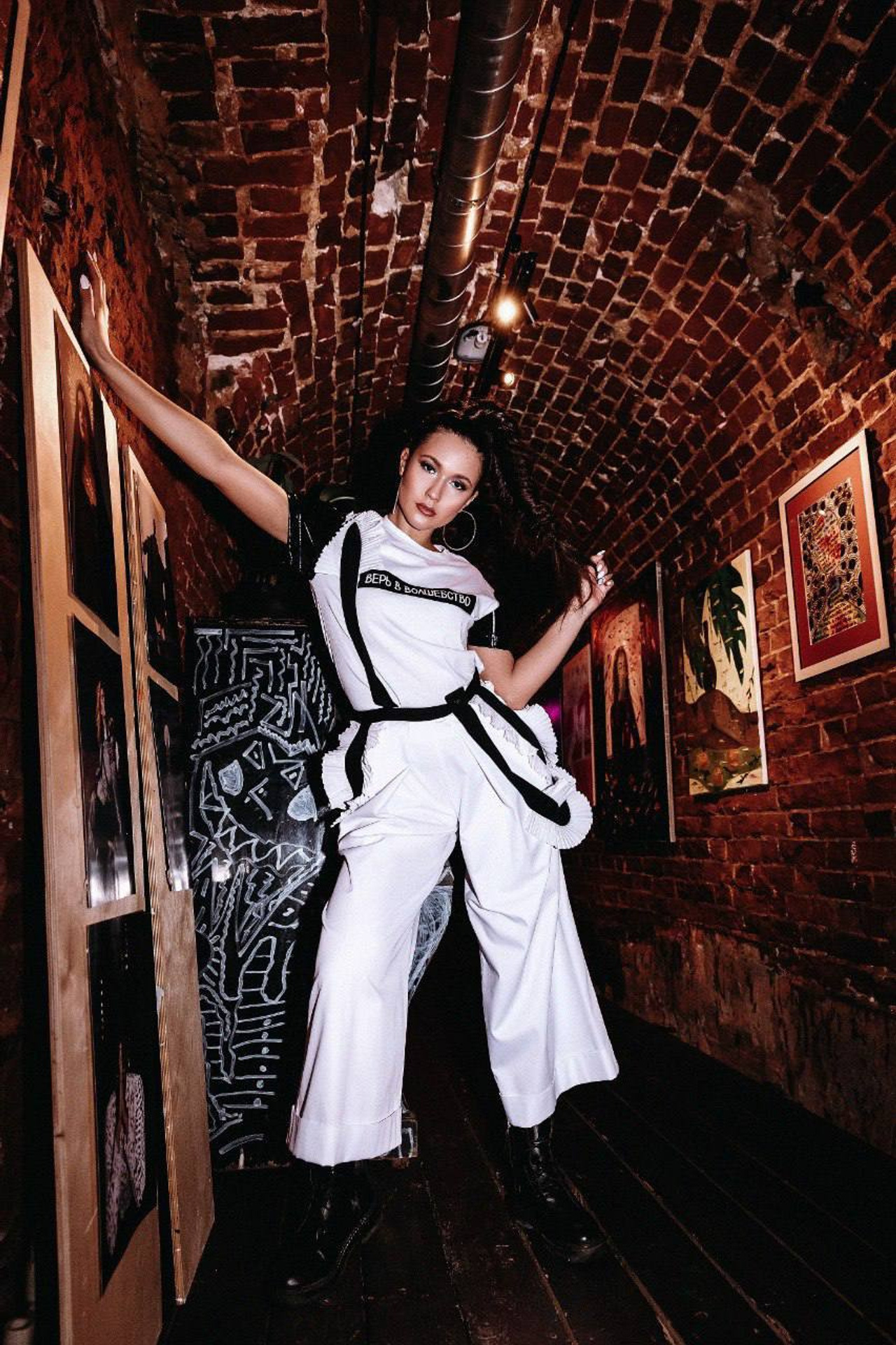 Модель для предметной съемки Аделина Казань| Sale Easy