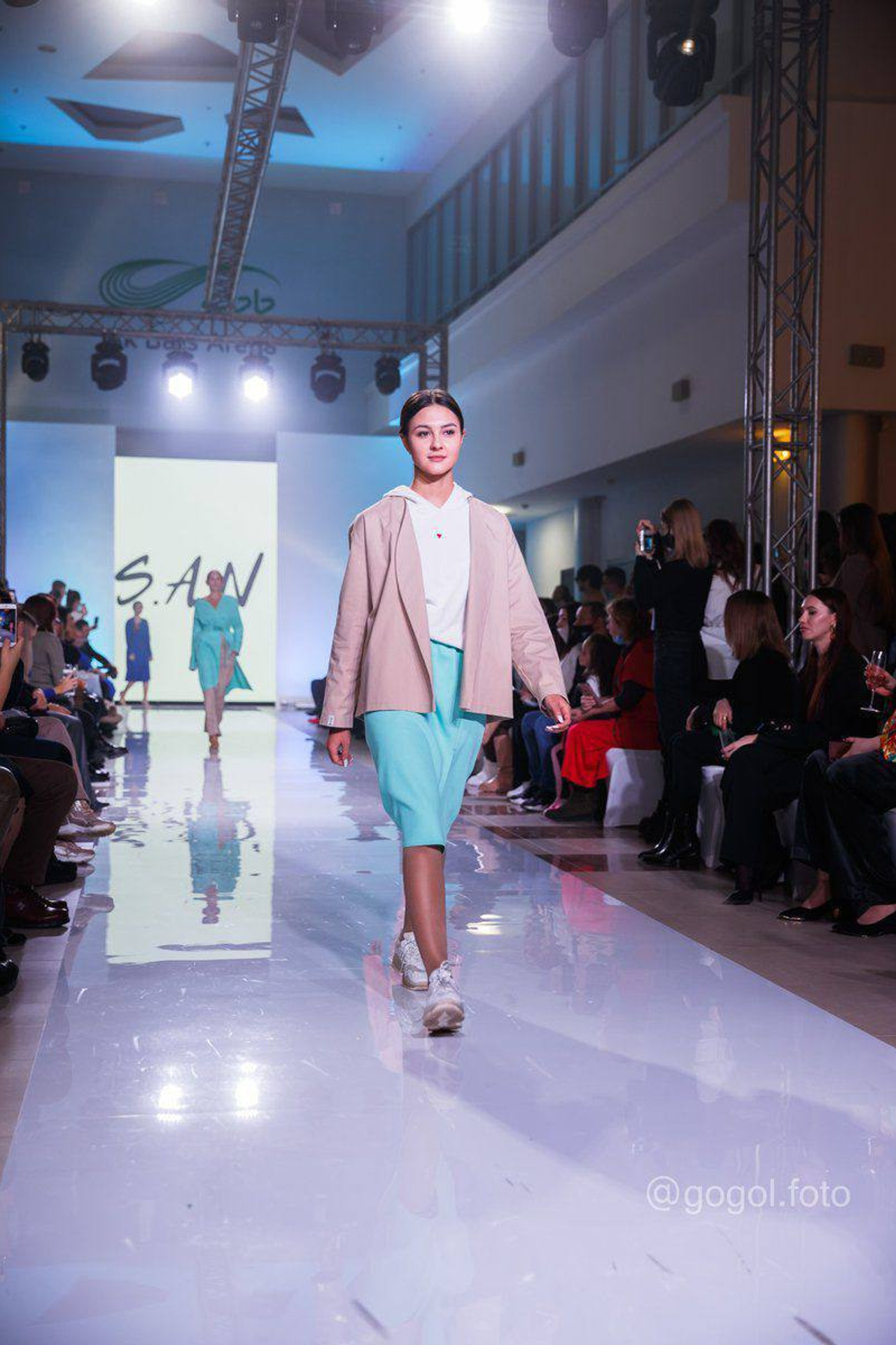 Модель для предметной съемки Айгуль А Казань| Sale Easy