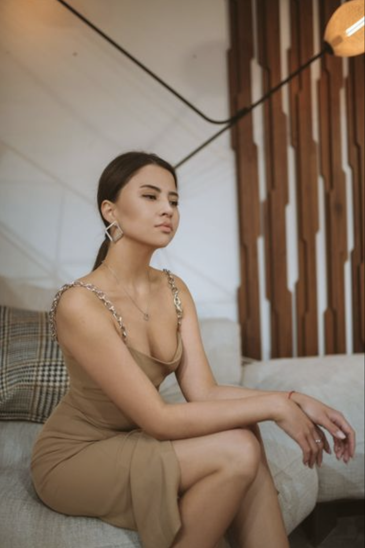 Модель для предметной съемки Нурия Москва| Sale Easy