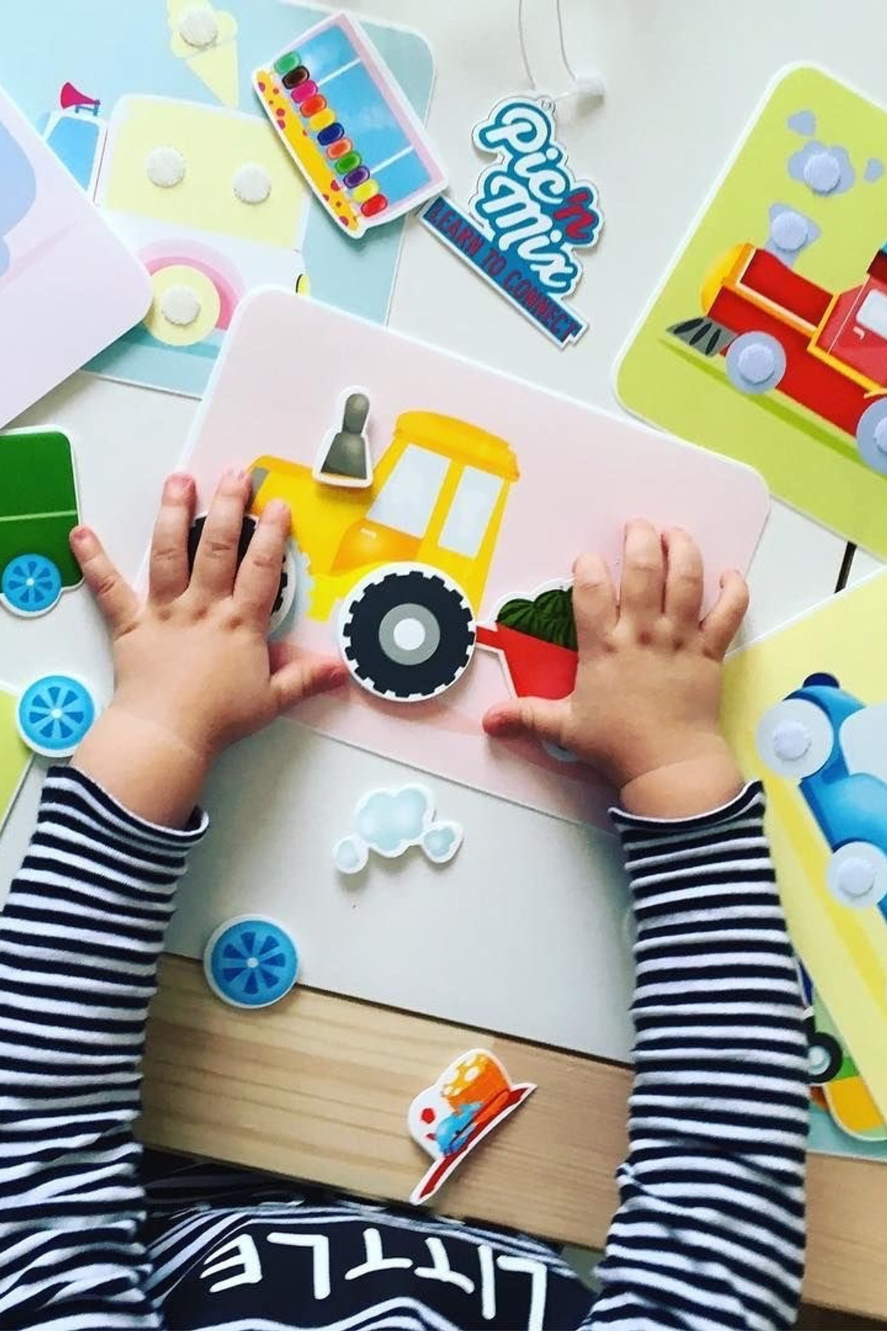 дея для игрушек с яркими принтами и веселыми деталями.