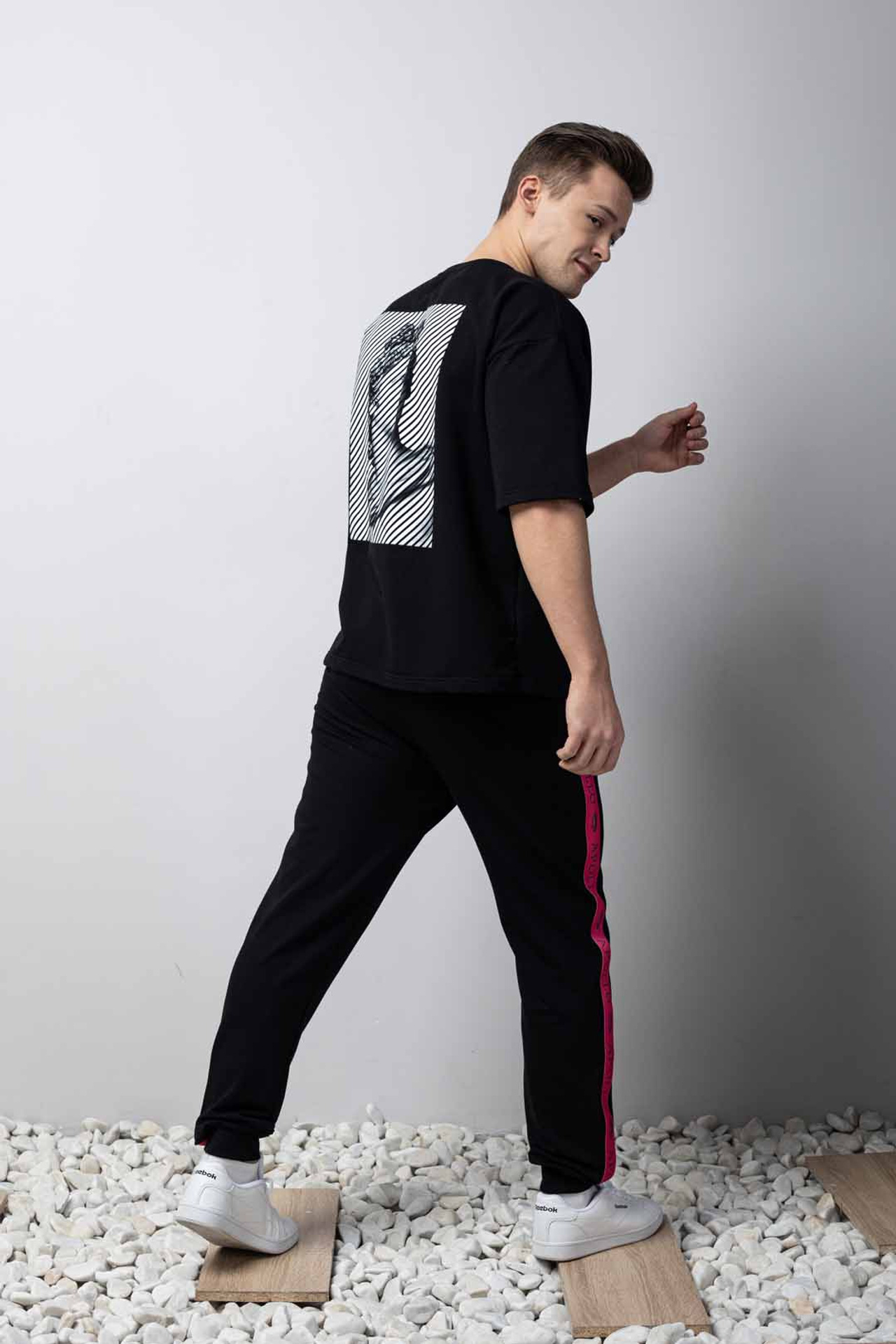 Модель для предметной съемки Роман АА Москва | Sale Easy