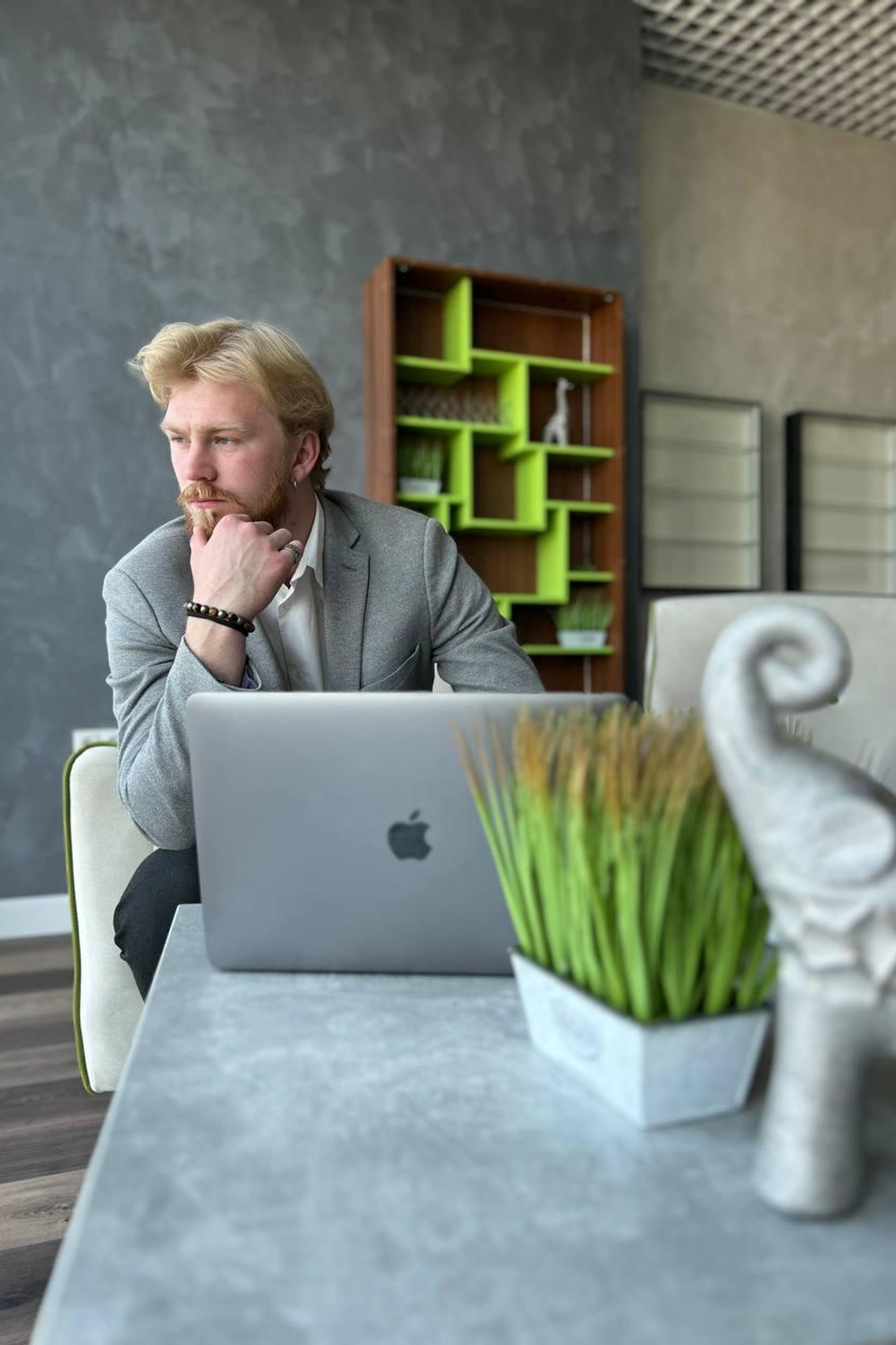 Модель для предметной съемки Илья Г. Москва | Sale Easy