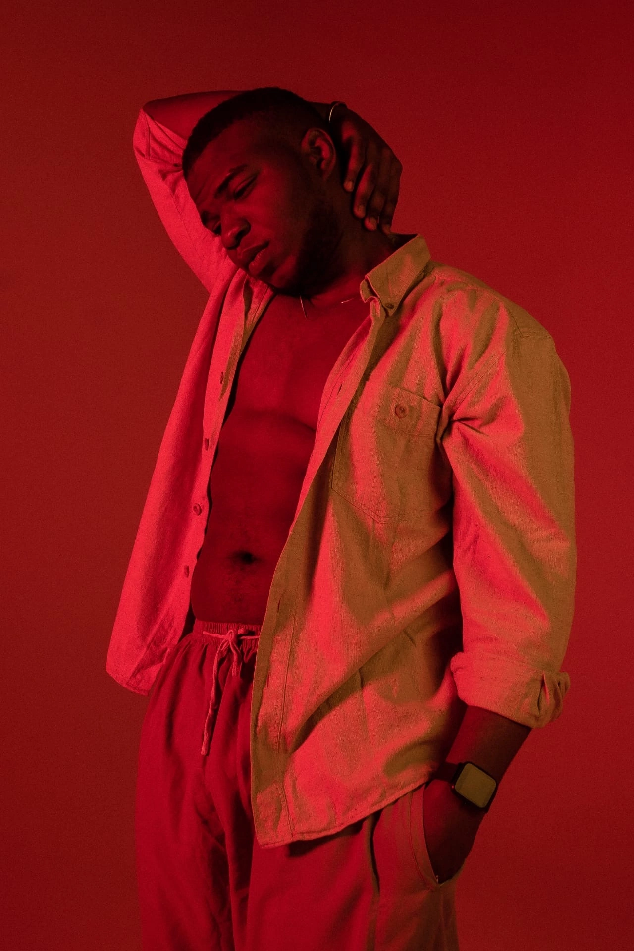 Модель для предметной съемки Нджебайи Ален Даниэль Москва | Sale Easy