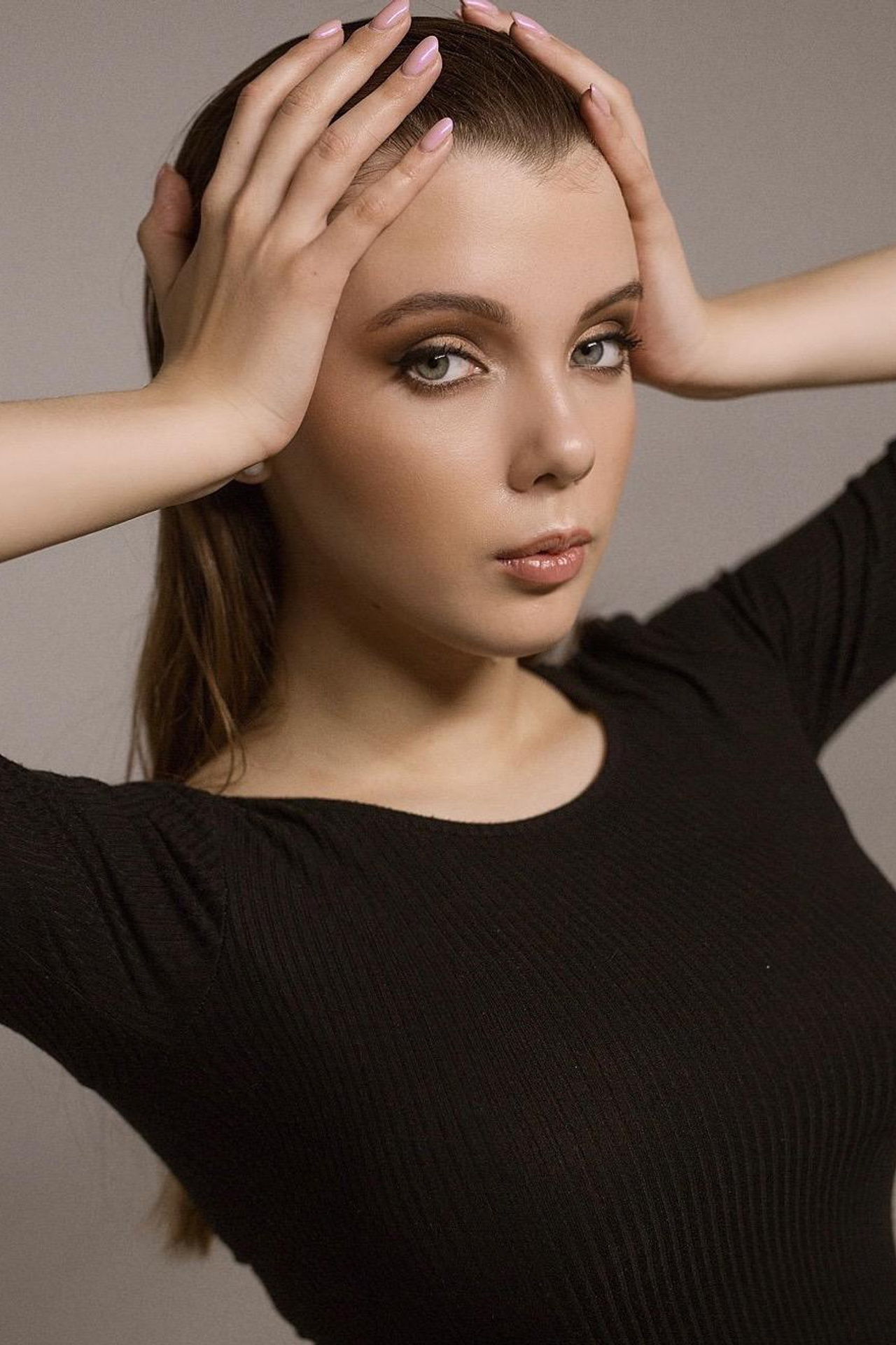 Модель для предметной съемки Юлия П. Москва| Sale Easy