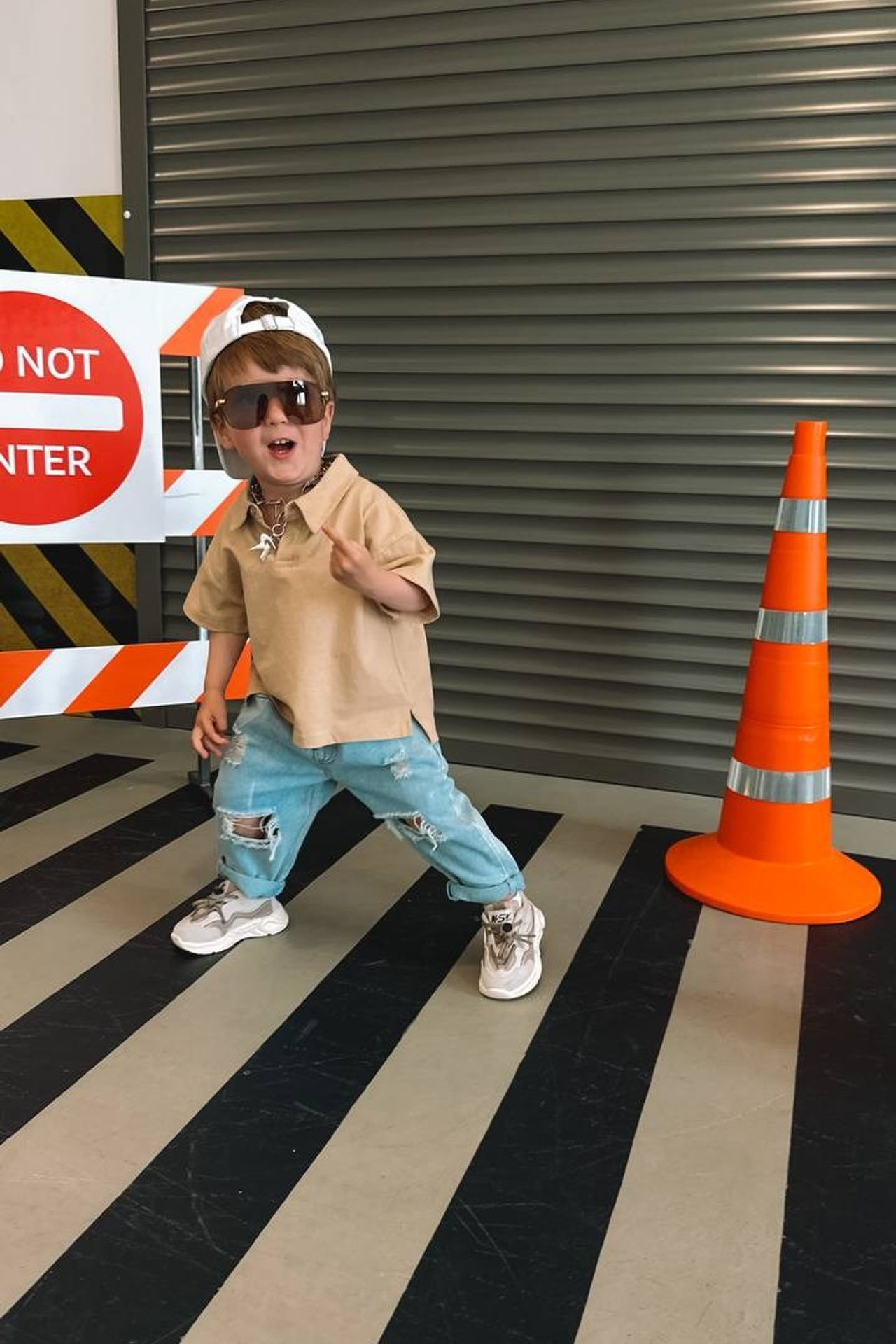 Модель для предметной съемки мальчик Радэль Казань| Sale Easy