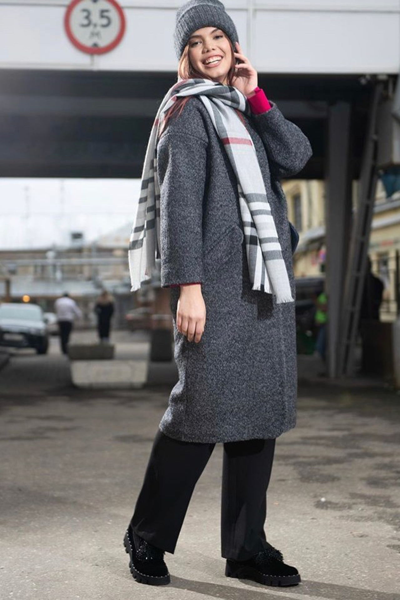 Модель plus size для предметной съемки Юлия Е. Москва | Sale Easy