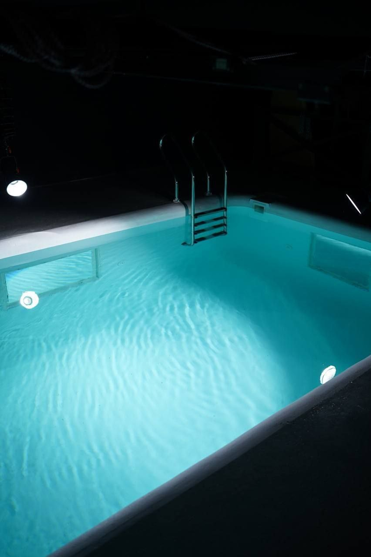 Студия Black Pool — Подводная для предметной съемки Казань|Sale Easy