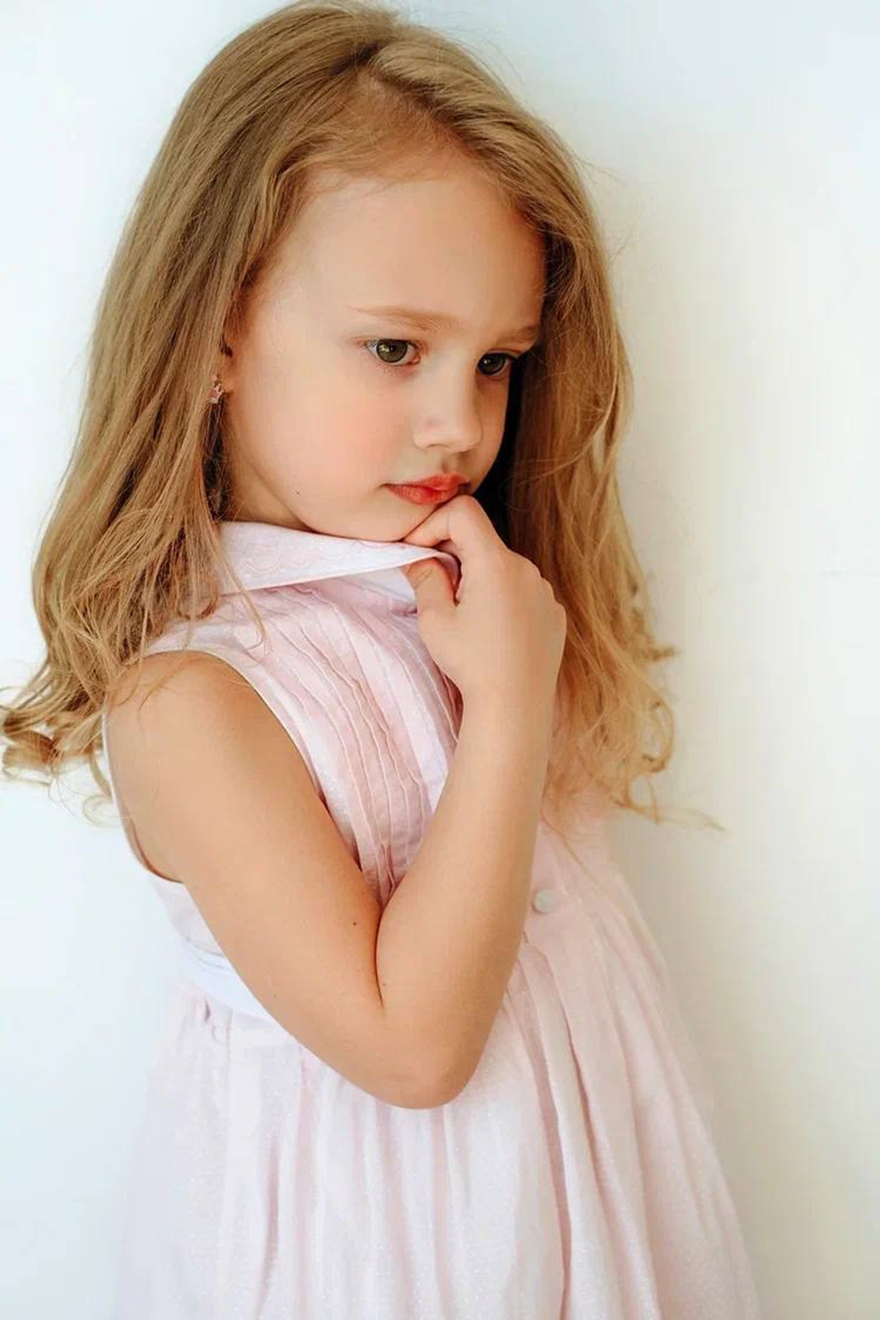 Модели дети для предметной съемки Василиса Москва | Sale Easy