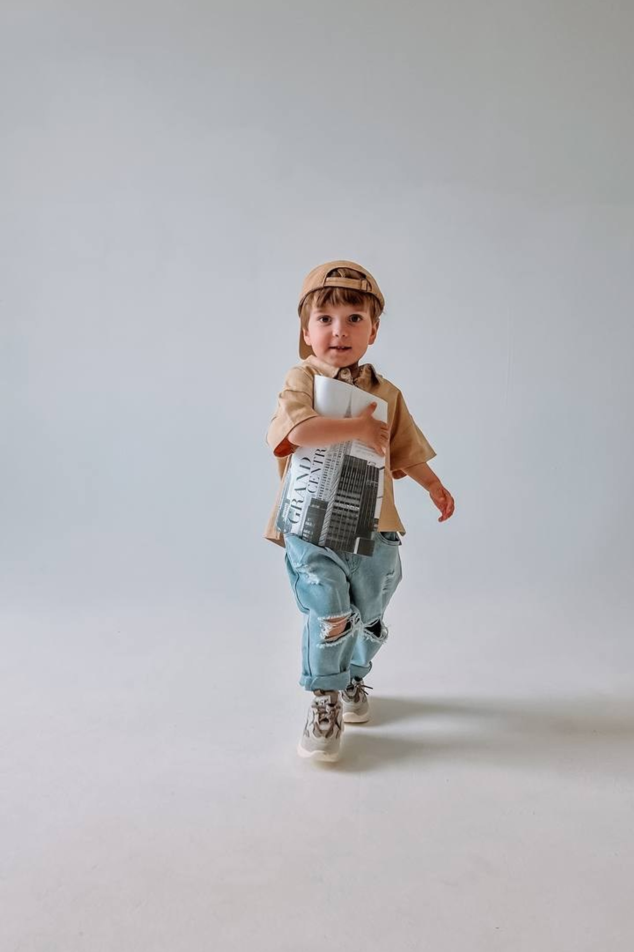 Модель для предметной съемки мальчик Радэль Казань| Sale Easy