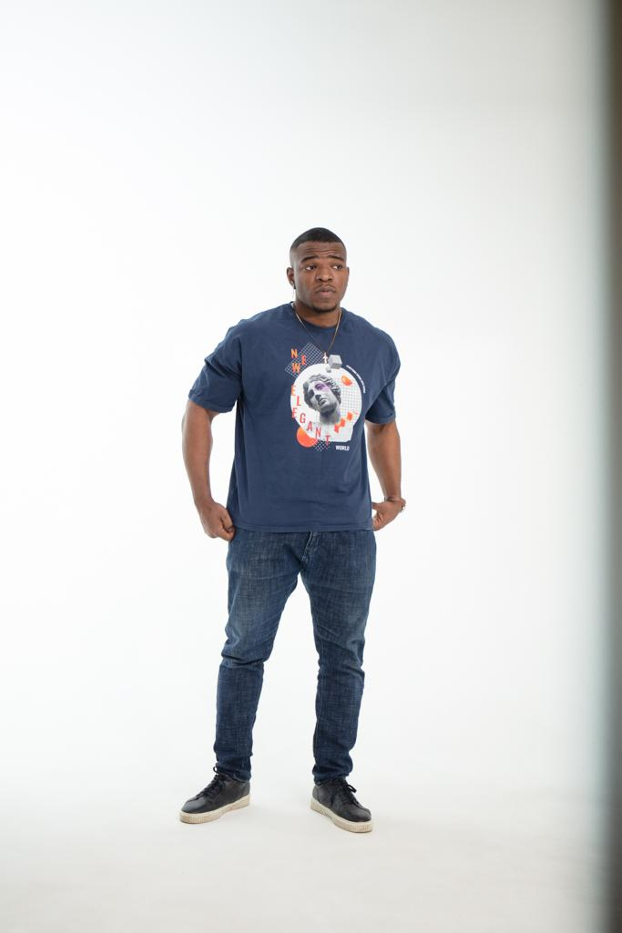 Модель для предметной съемки Нджебайи Ален Даниэль Москва | Sale Easy