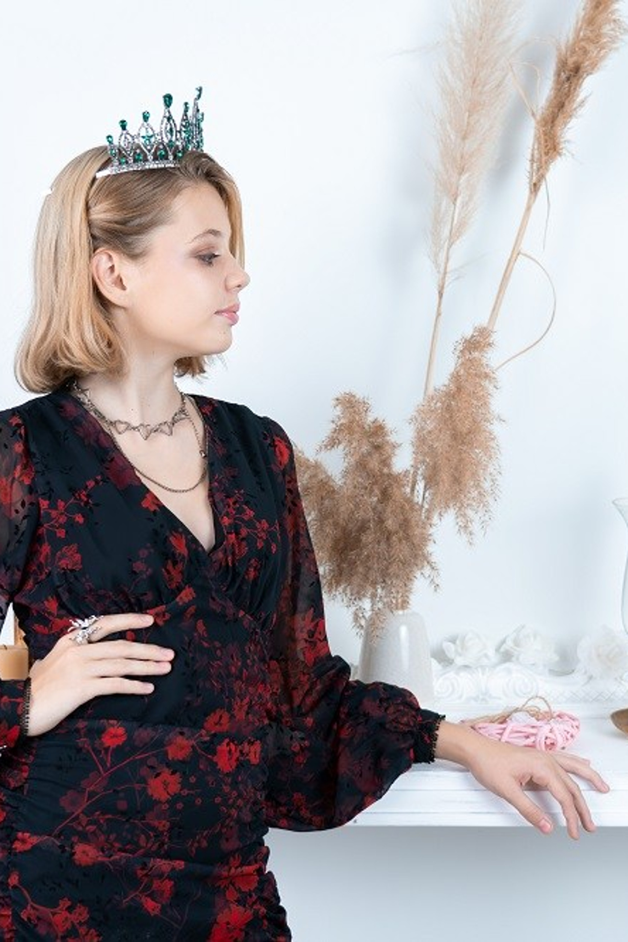 Модель юная Мария Н для предметной съемки в Сочи| Sale Easy