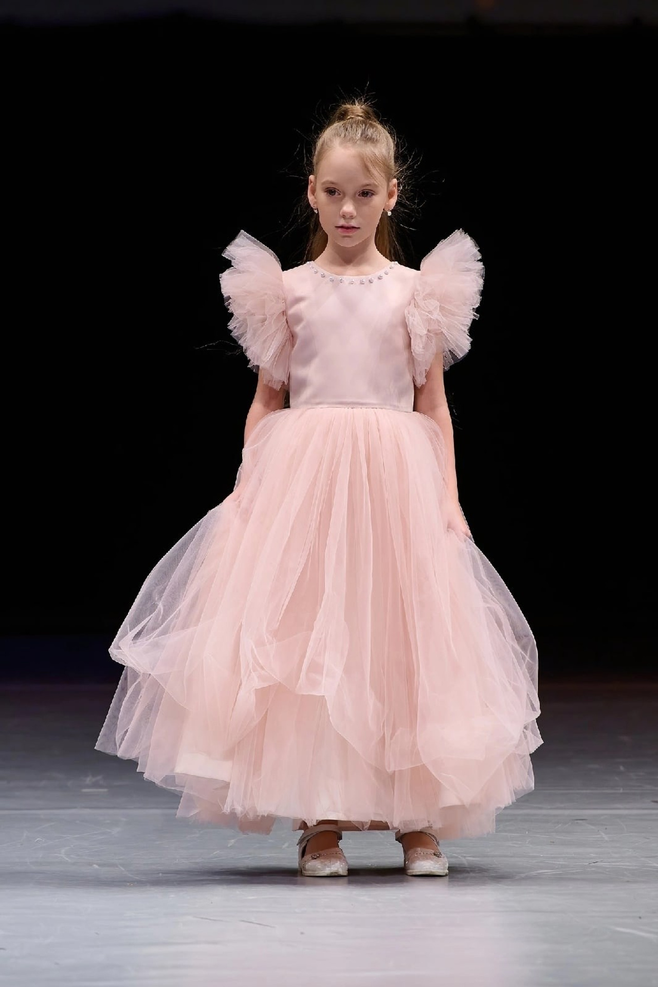 Модель Аделина А для предметной съемки  в Сочи| Sale Easy