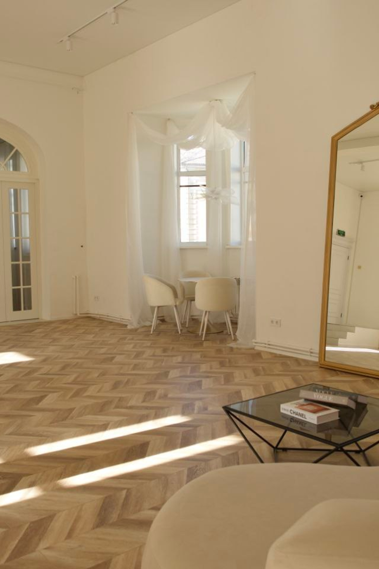 Студия 1884 Studio — зал Шарм для предметной съемки Казань|Sale Easy