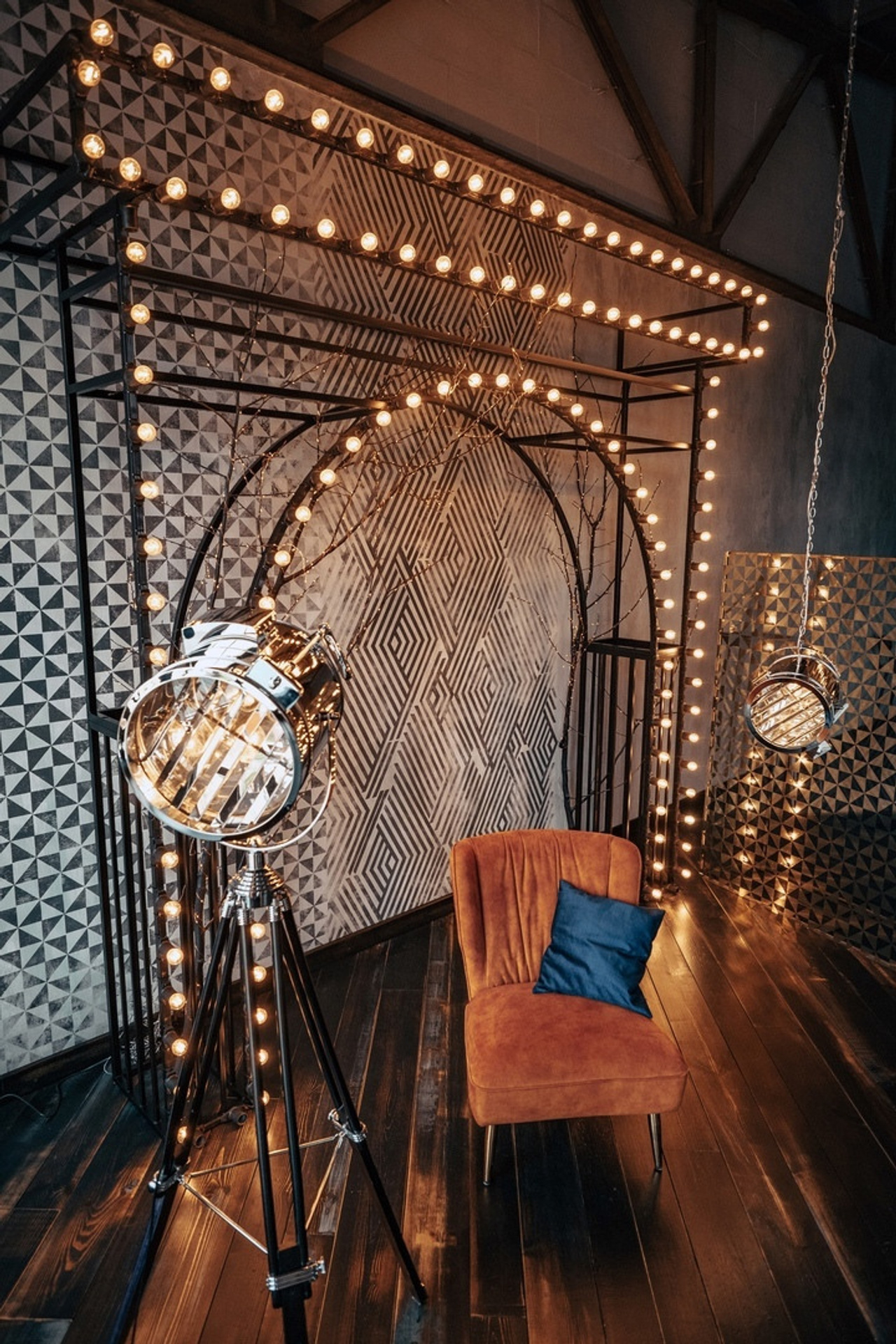 Фотостудия Веретено — зал Лофт для предм. съемки С.-Пб|Sale Easy