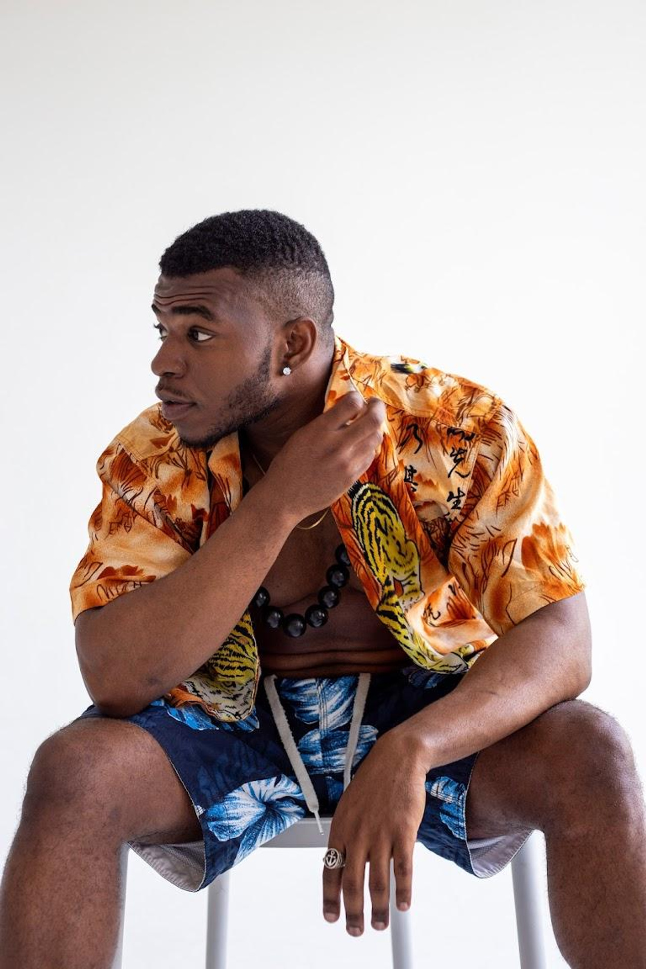 Модель для предметной съемки Нджебайи Ален Даниэль Москва | Sale Easy