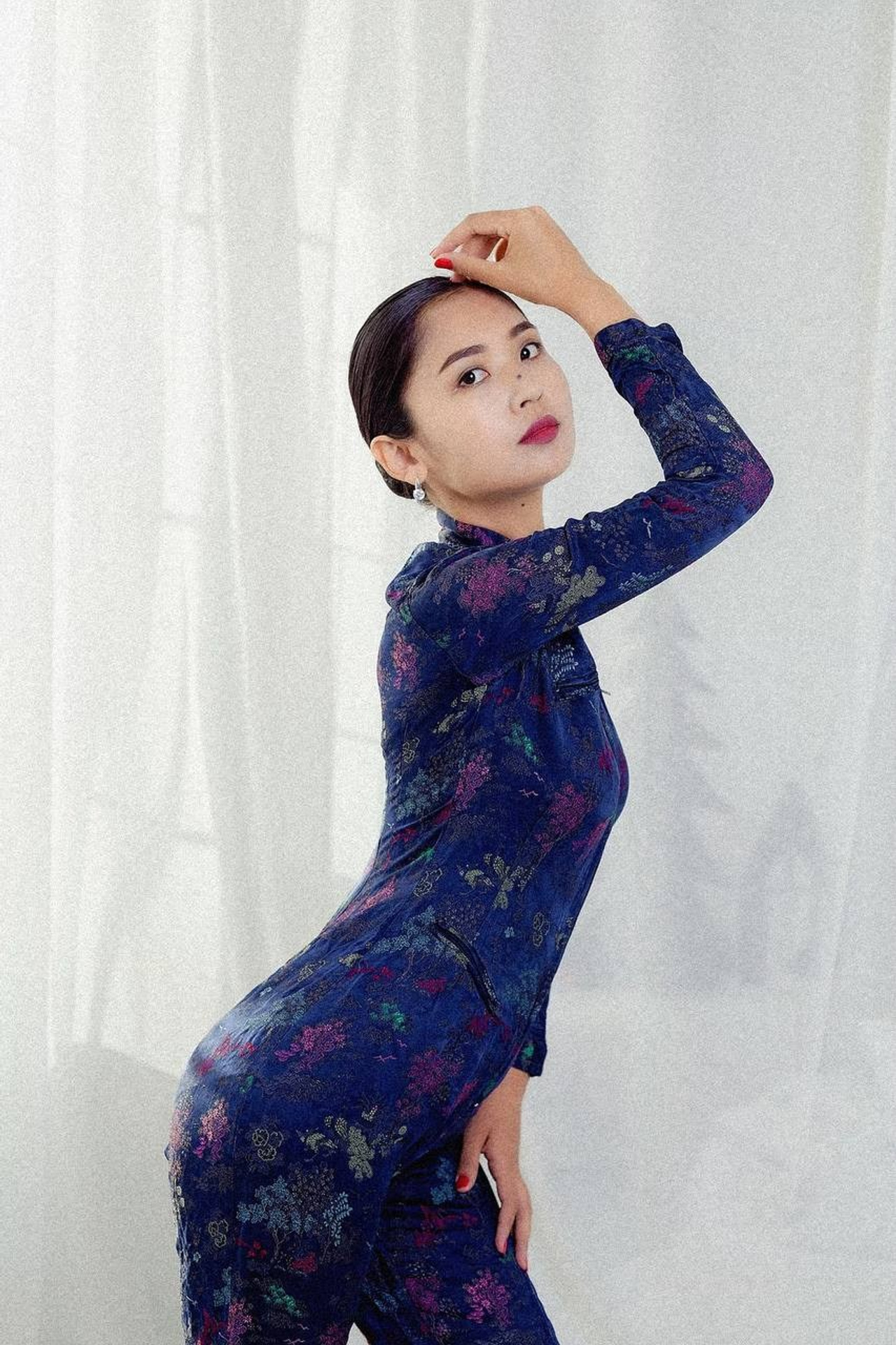 Модель для предметной съемки Дамира Красноярск| Sale Easy