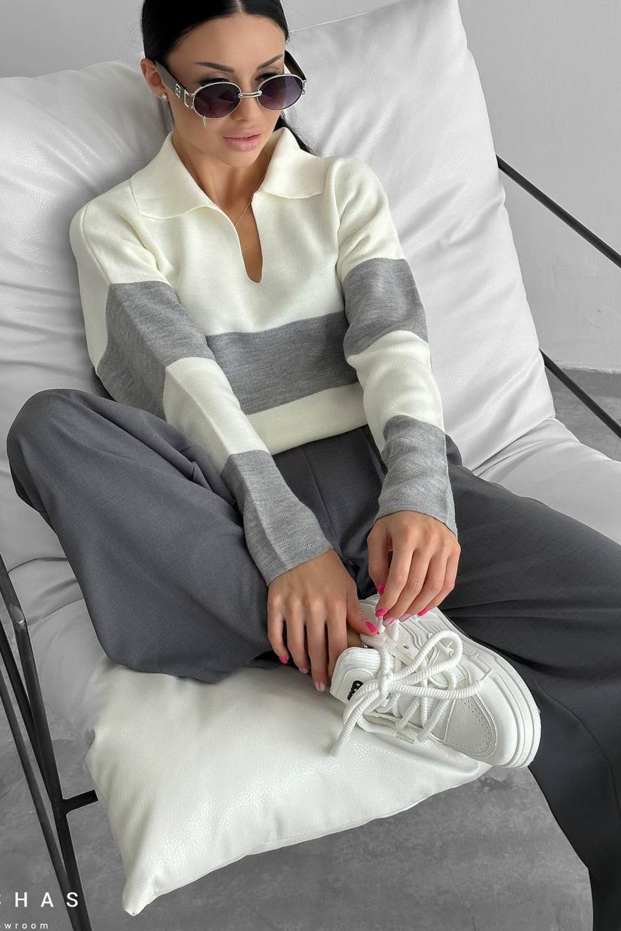 Профессиональная съемка свитеров оверсайз с акцентом на объемные силуэты