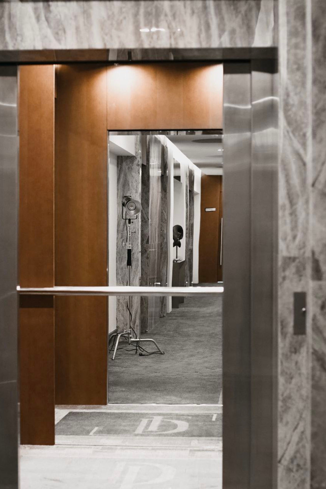 Фотостудия delight — Зал «Лифт+холл» для предметной съемки Казань