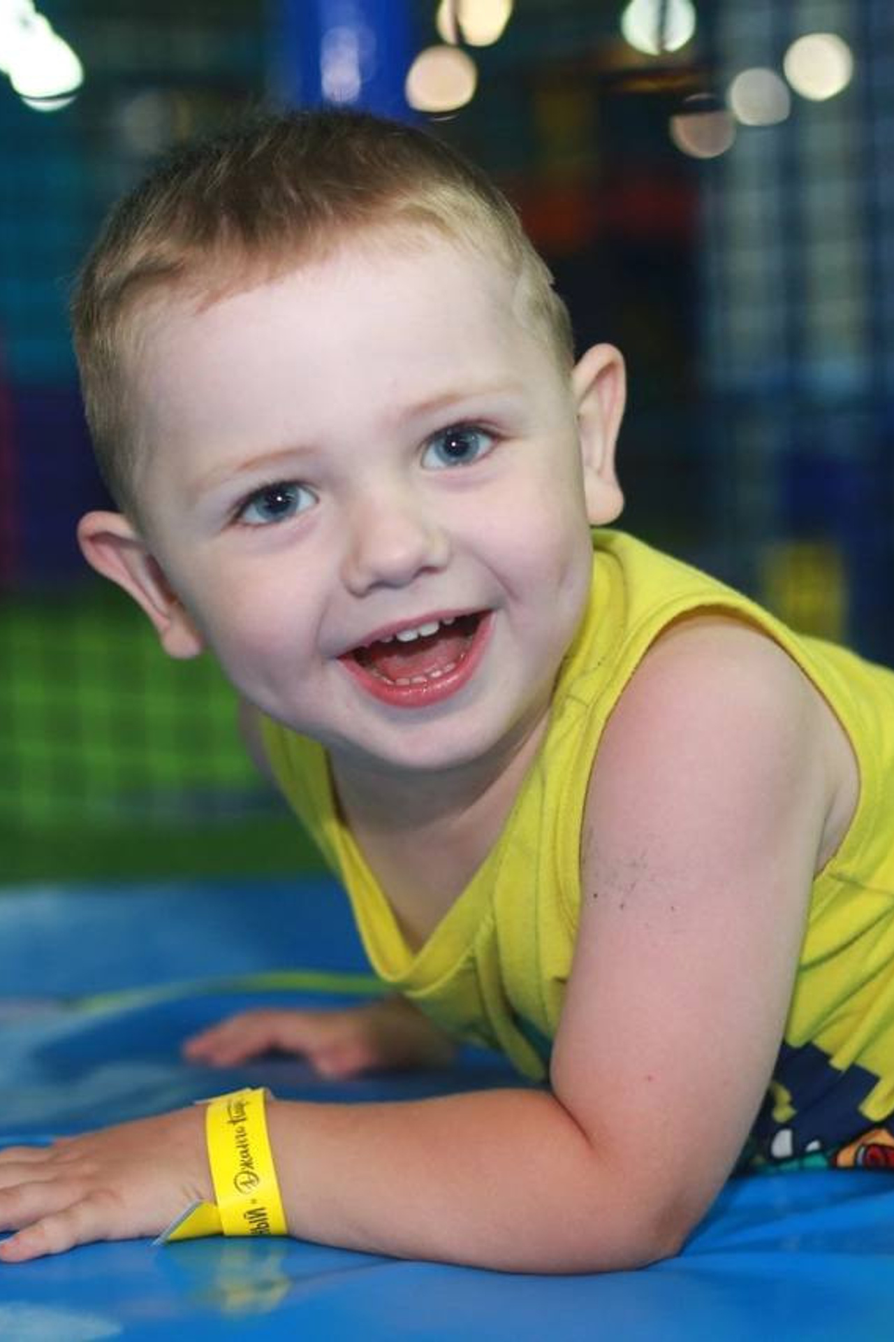 Модели мальчики для предметной съемки Денис и Богдан Н.Н. | Sale Easy