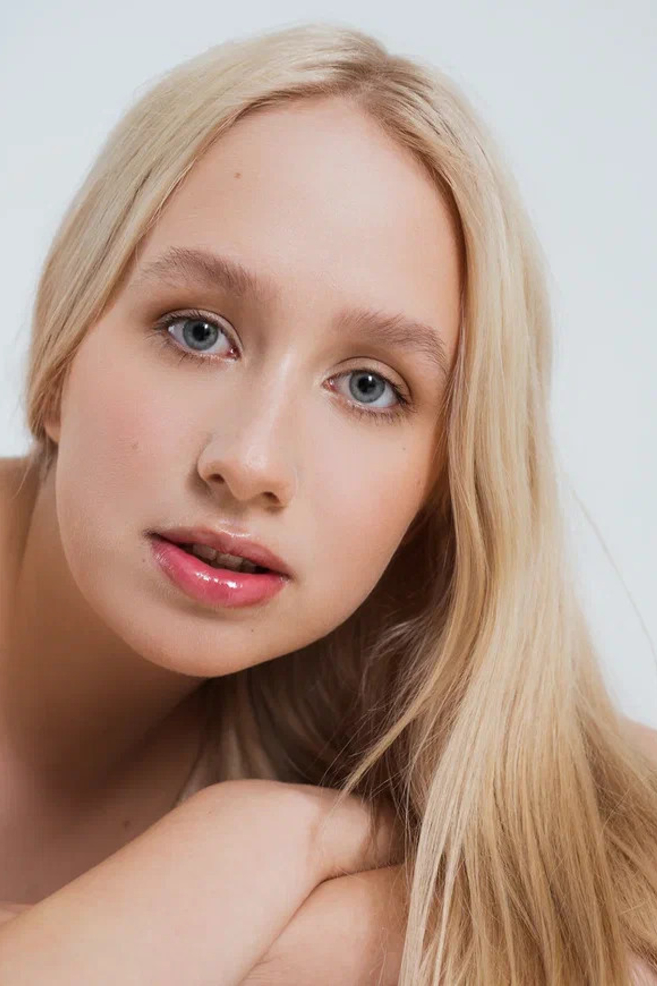 Модель для предметной съемки Мария Н.С-Петербург | Sale Easy