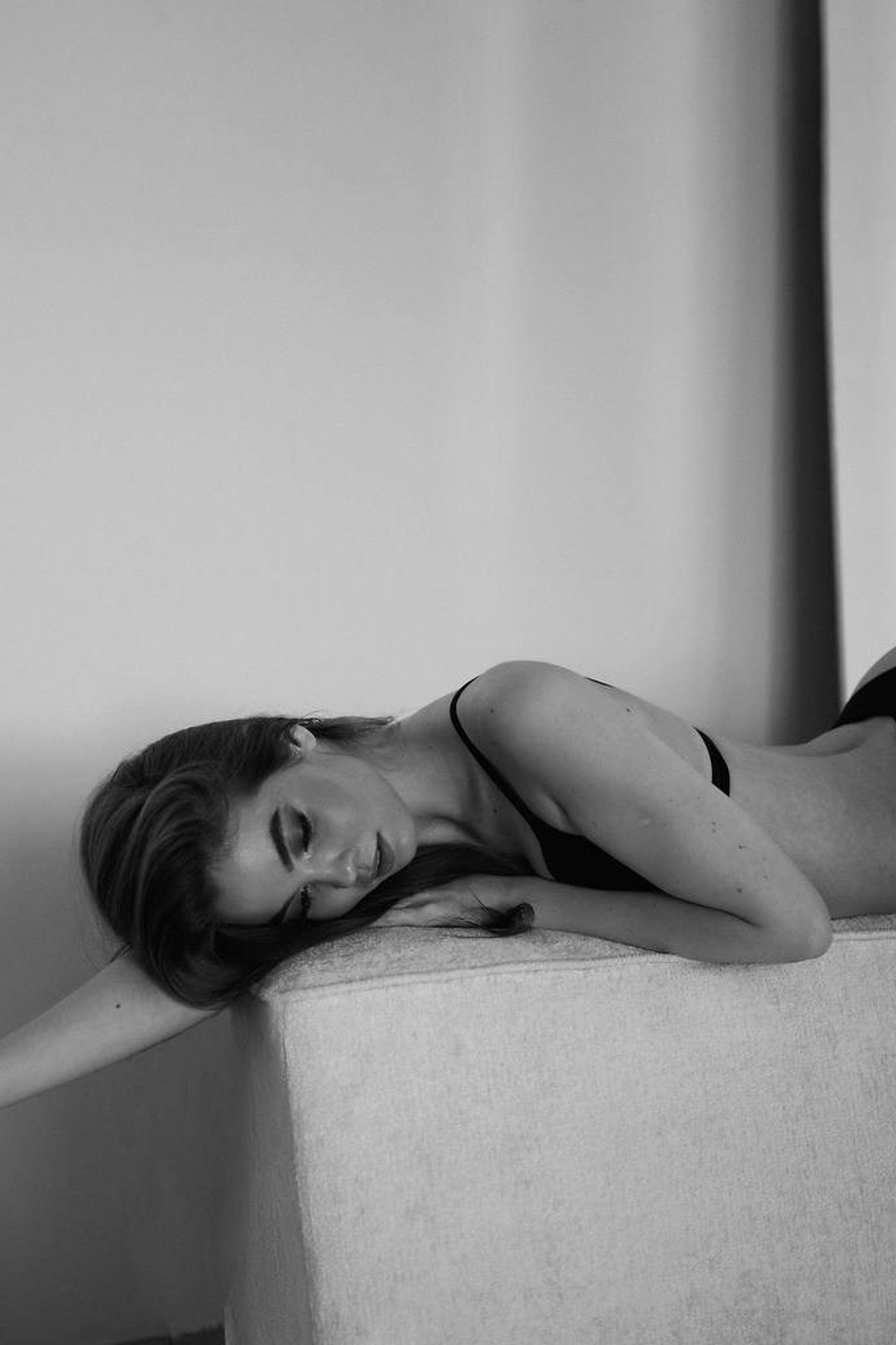 Модель для предметной съемки Аделина Б. Казань| Sale Easy