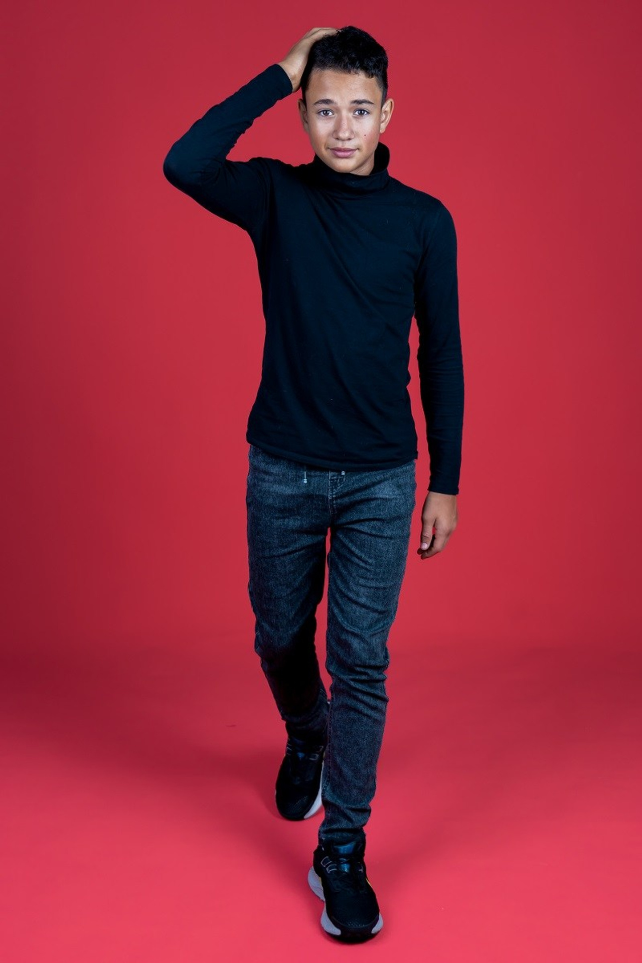 Модель Камиль для предметной съемки  Мила Сочи| Sale Easy