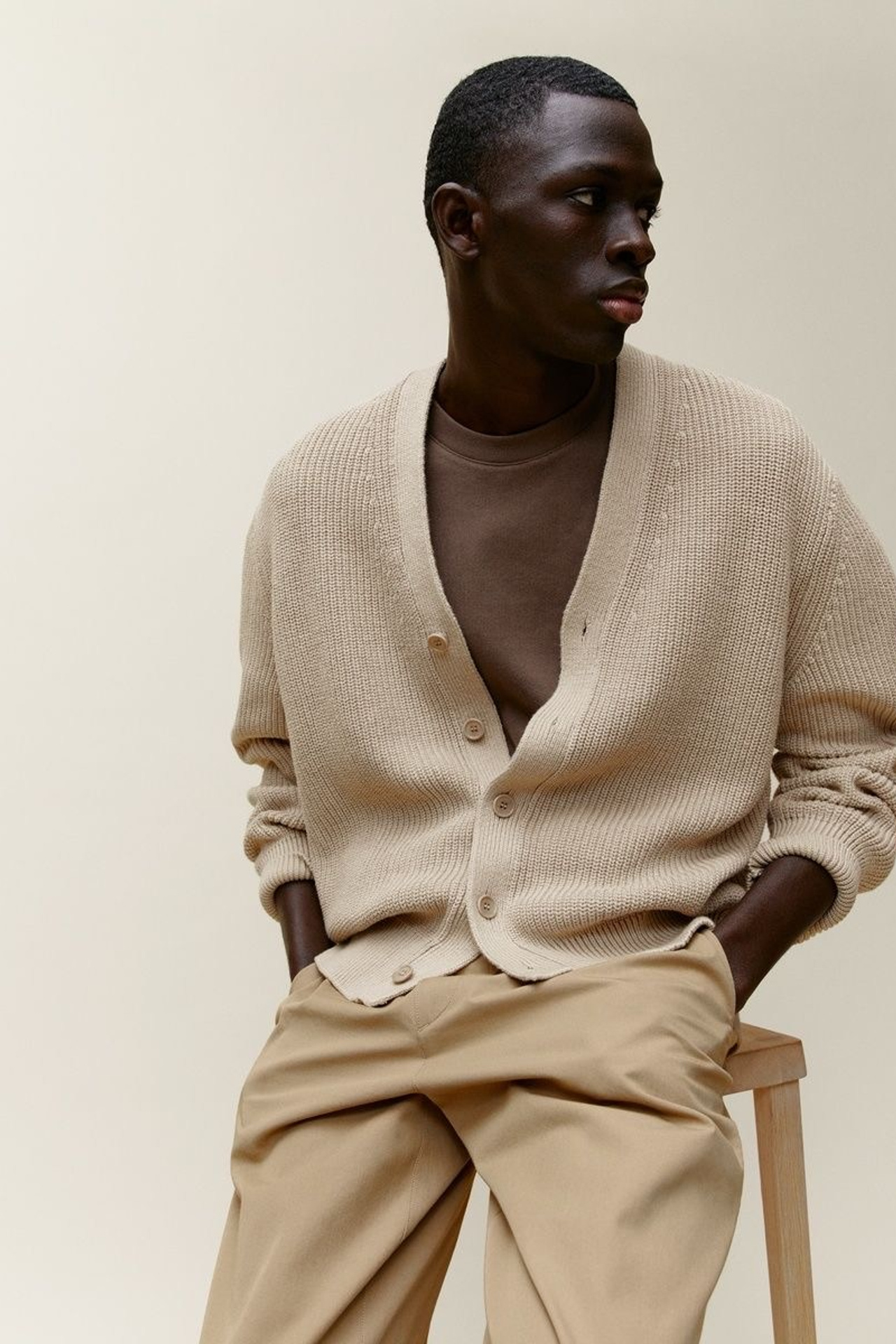 Идея для повседневного образа с высокими кроссовками