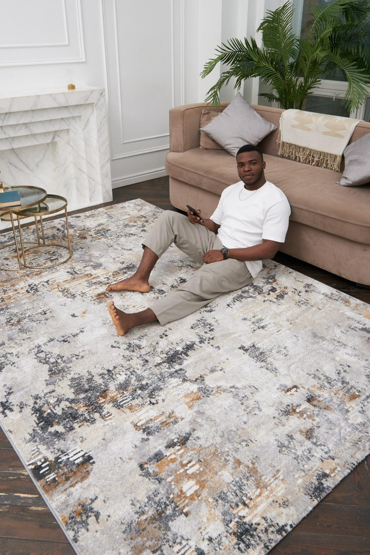 Модель для предметной съемки Нджебайи Ален Даниэль Москва | Sale Easy