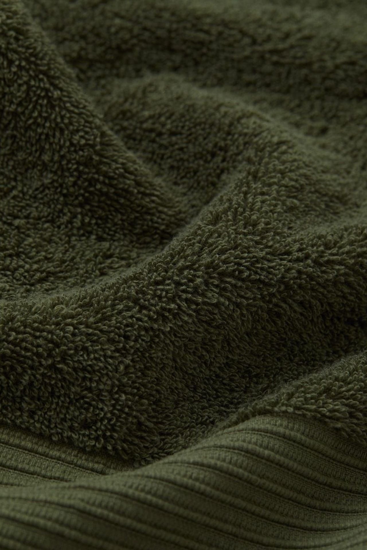 Яркие изображения полотенец для каталога с предметной съемкой.