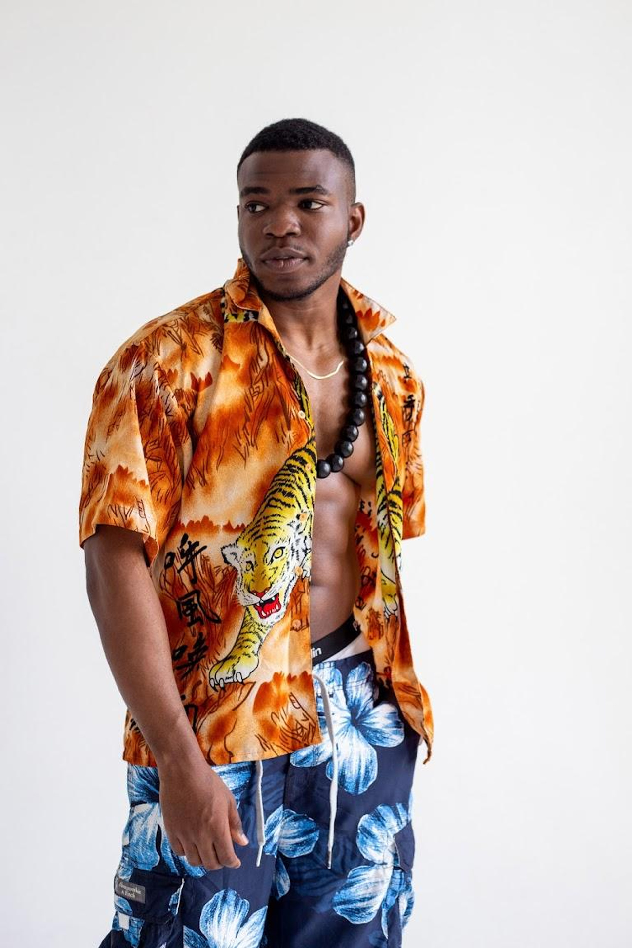 Модель для предметной съемки Нджебайи Ален Даниэль Москва | Sale Easy