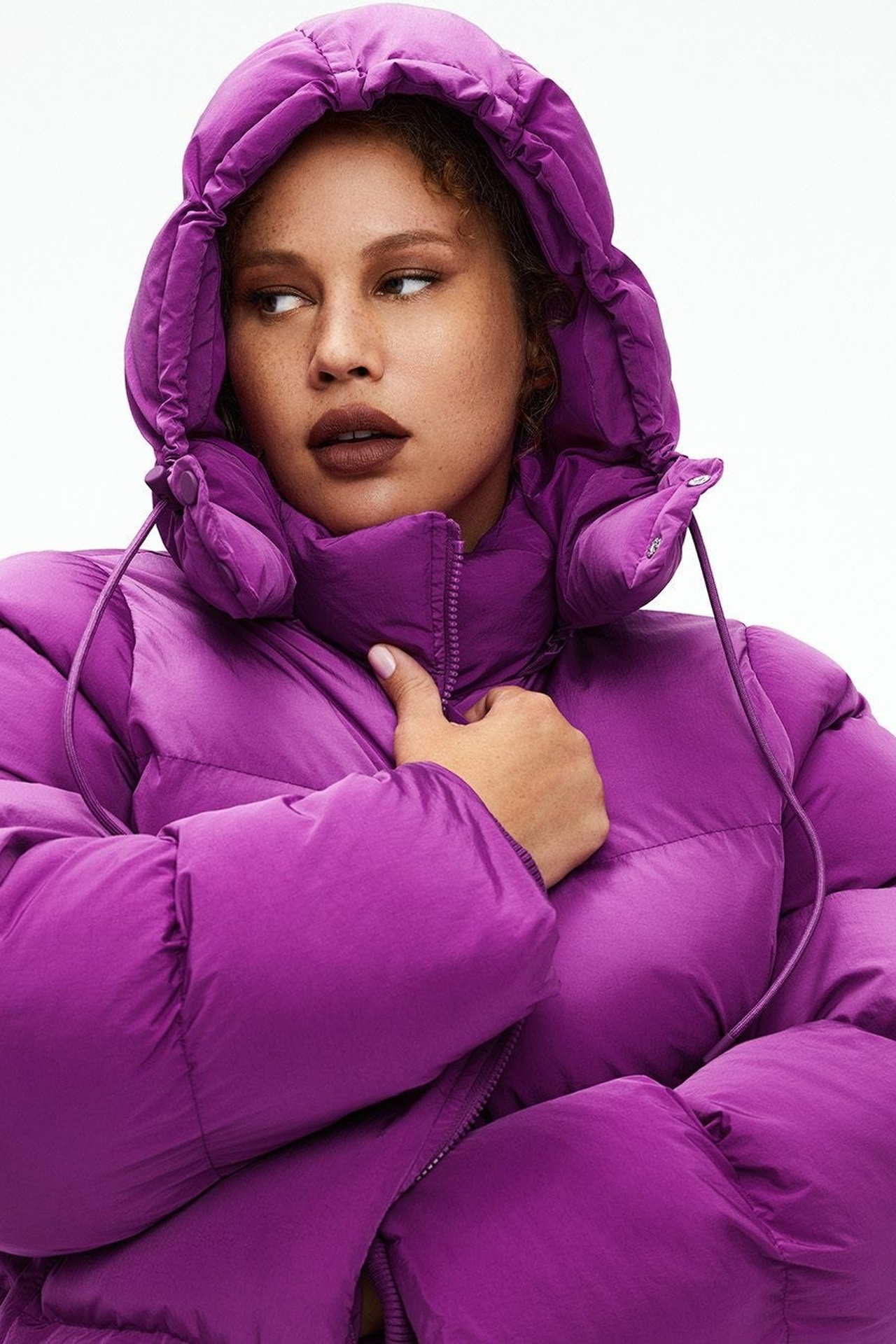 Идея для зимнего образа plus-size с пальто и свитером