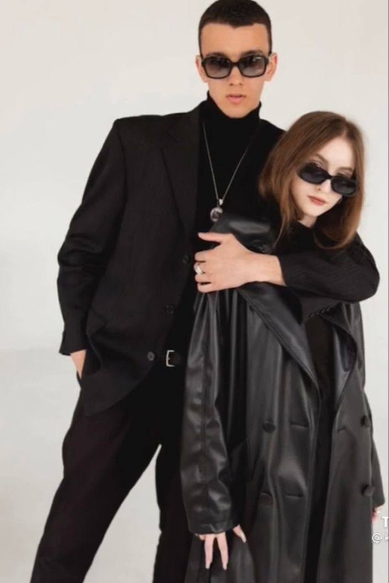 Эстетичная фотосъемка худи для мужских лукбуков