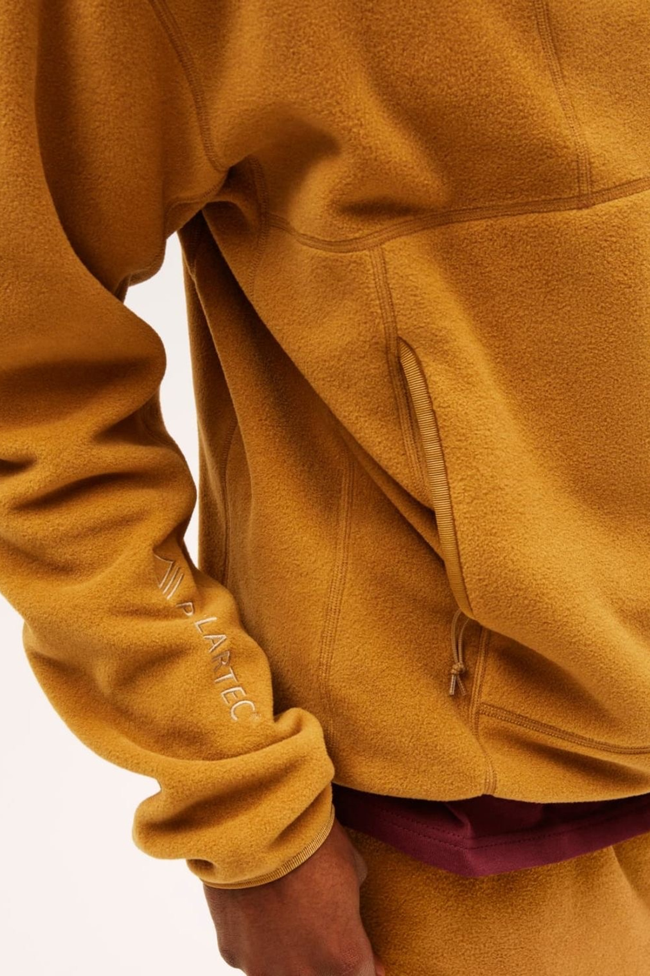 Референс для уличного стиля с бомбером