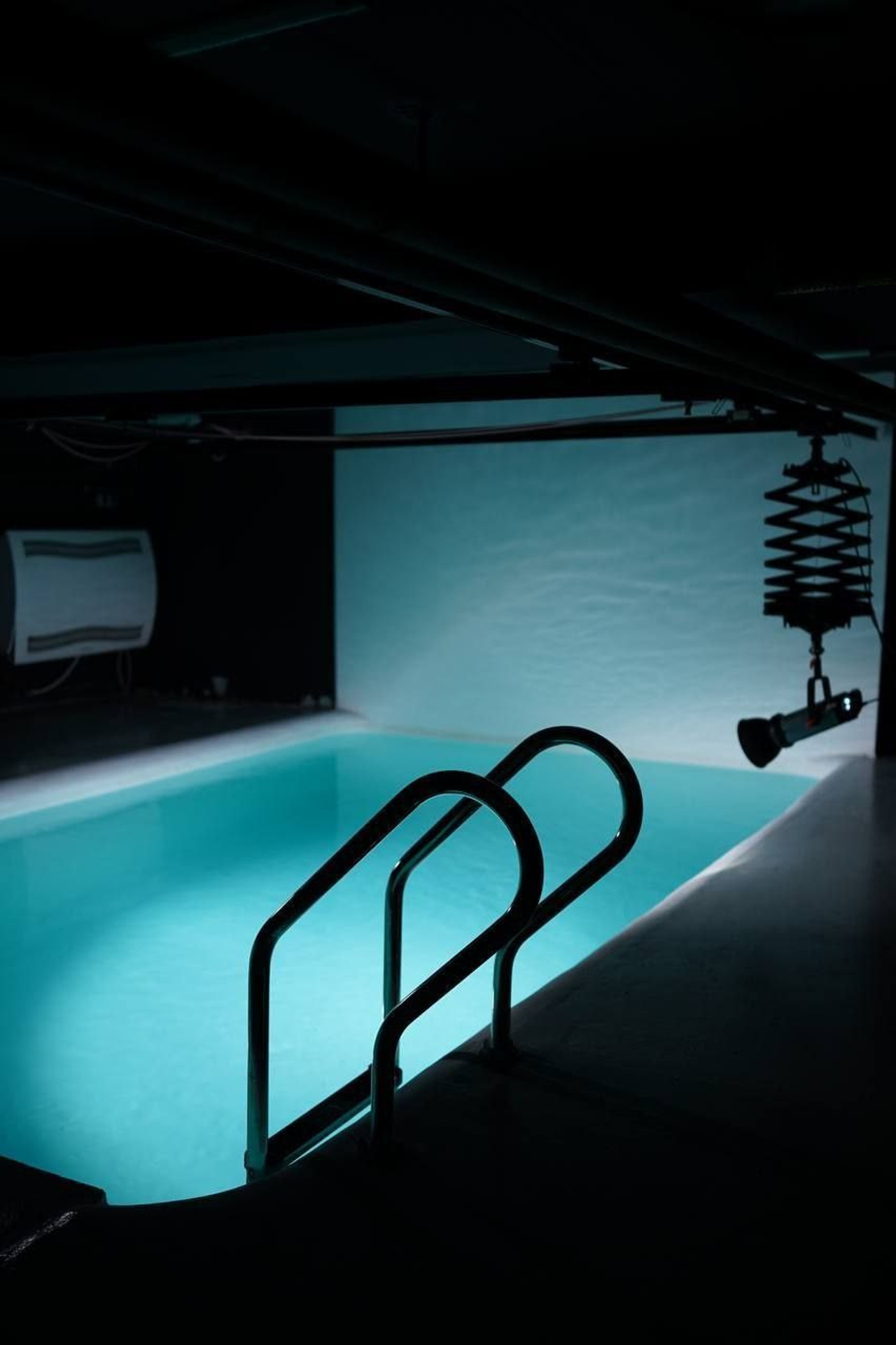 Студия Black Pool — Подводная для предметной съемки Казань|Sale Easy