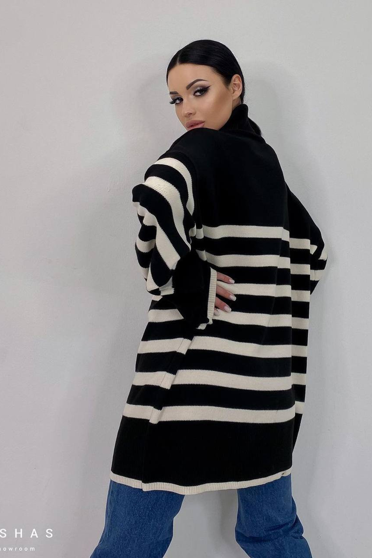 Креативная съемка свитеров оверсайз с уникальными деталями