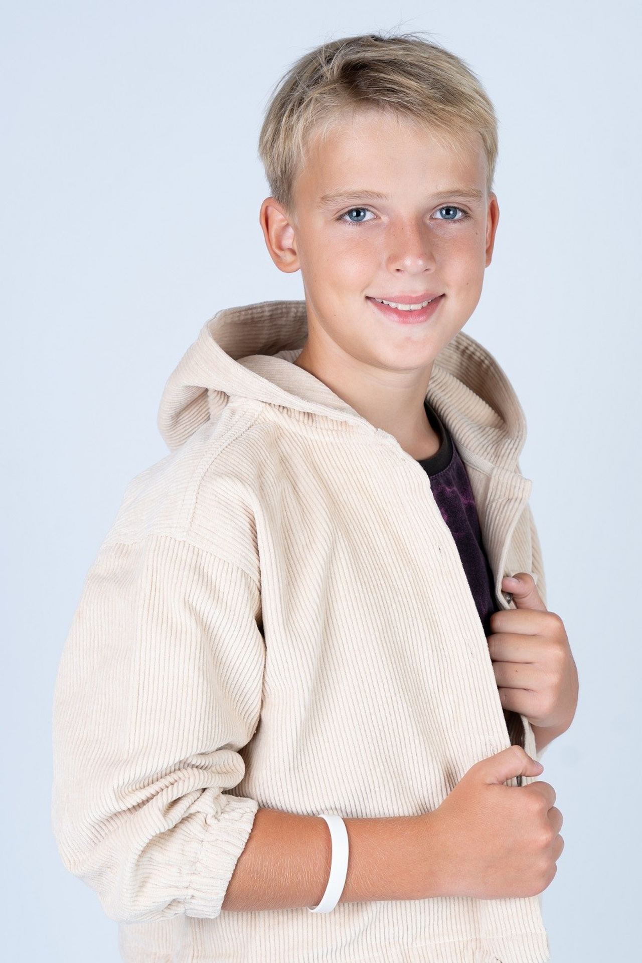 Модель Тимофей Б для предметной съемки  в Сочи| Sale Easy