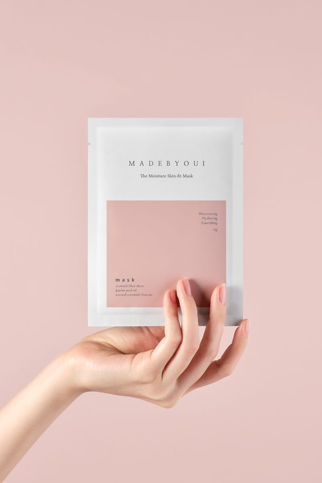 Эстетичная съемка для демонстрации увлажняющих и питательных масок