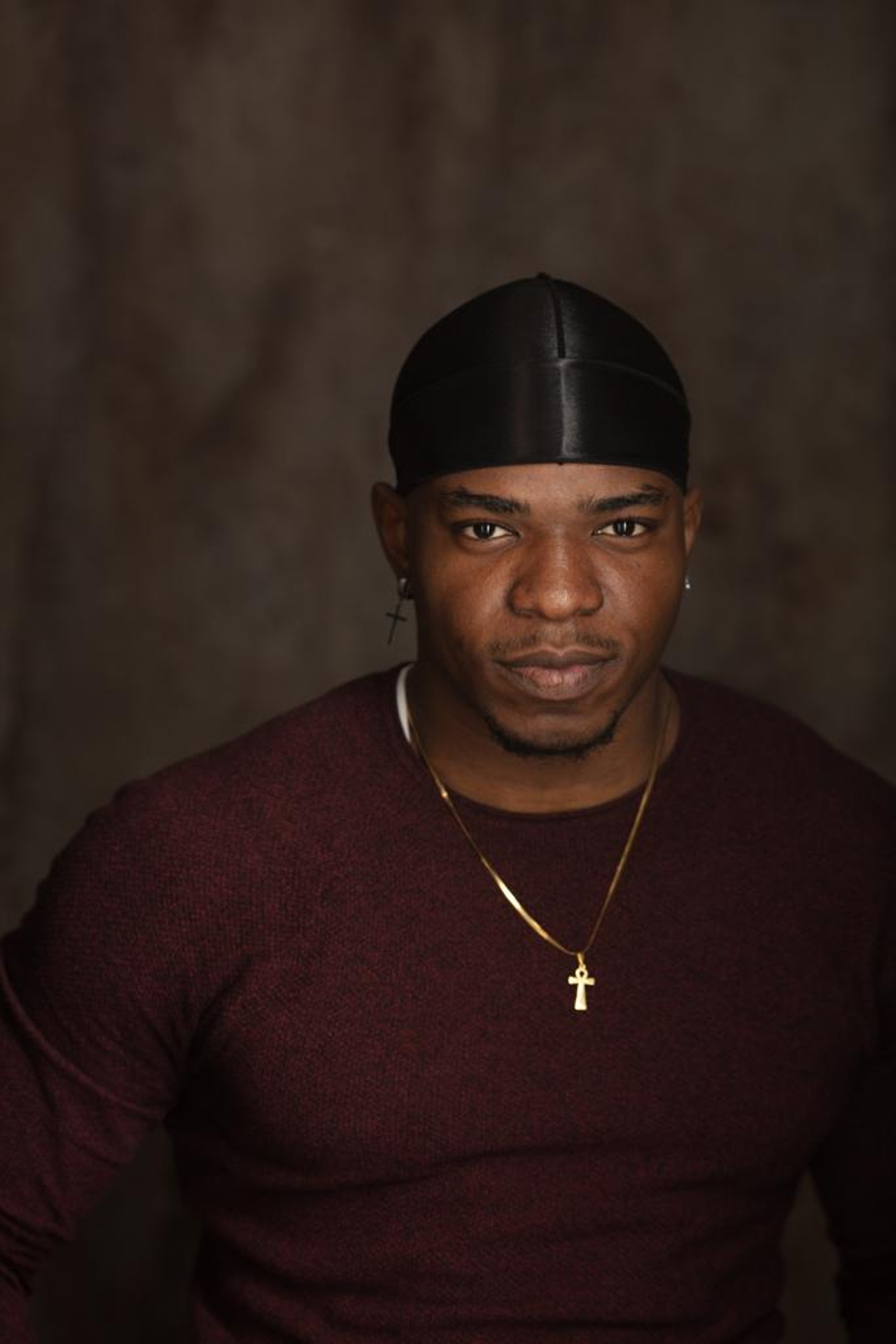 Модель для предметной съемки Нджебайи Ален Даниэль Москва | Sale Easy