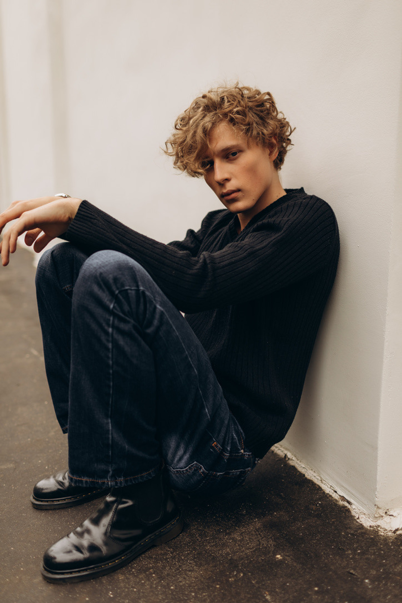 Модель для предметной съемки Арсений Москва | Sale Easy