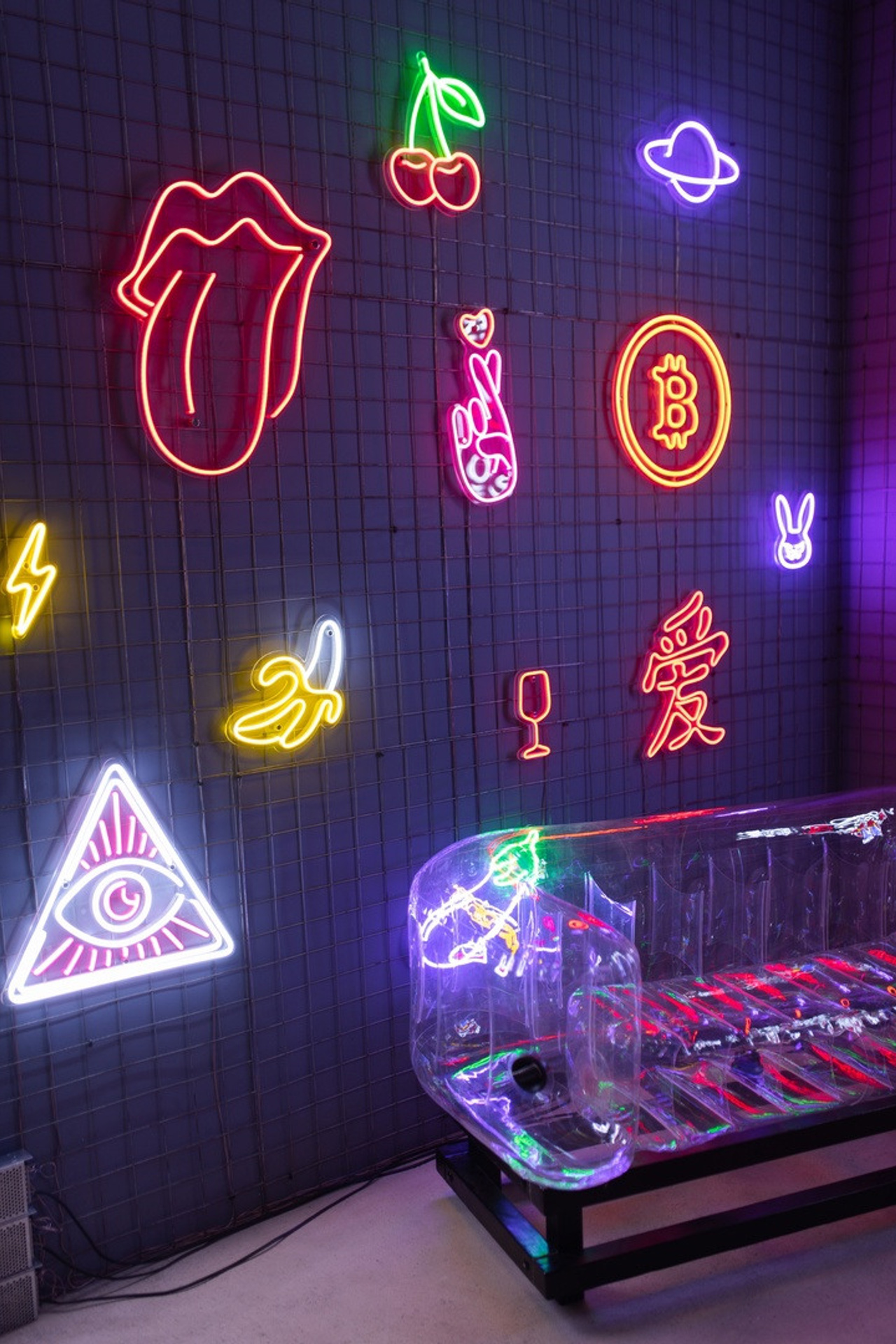 Студия 2412STUDIO Зал #NEON для предметной съемки Сочи|Sale Easy