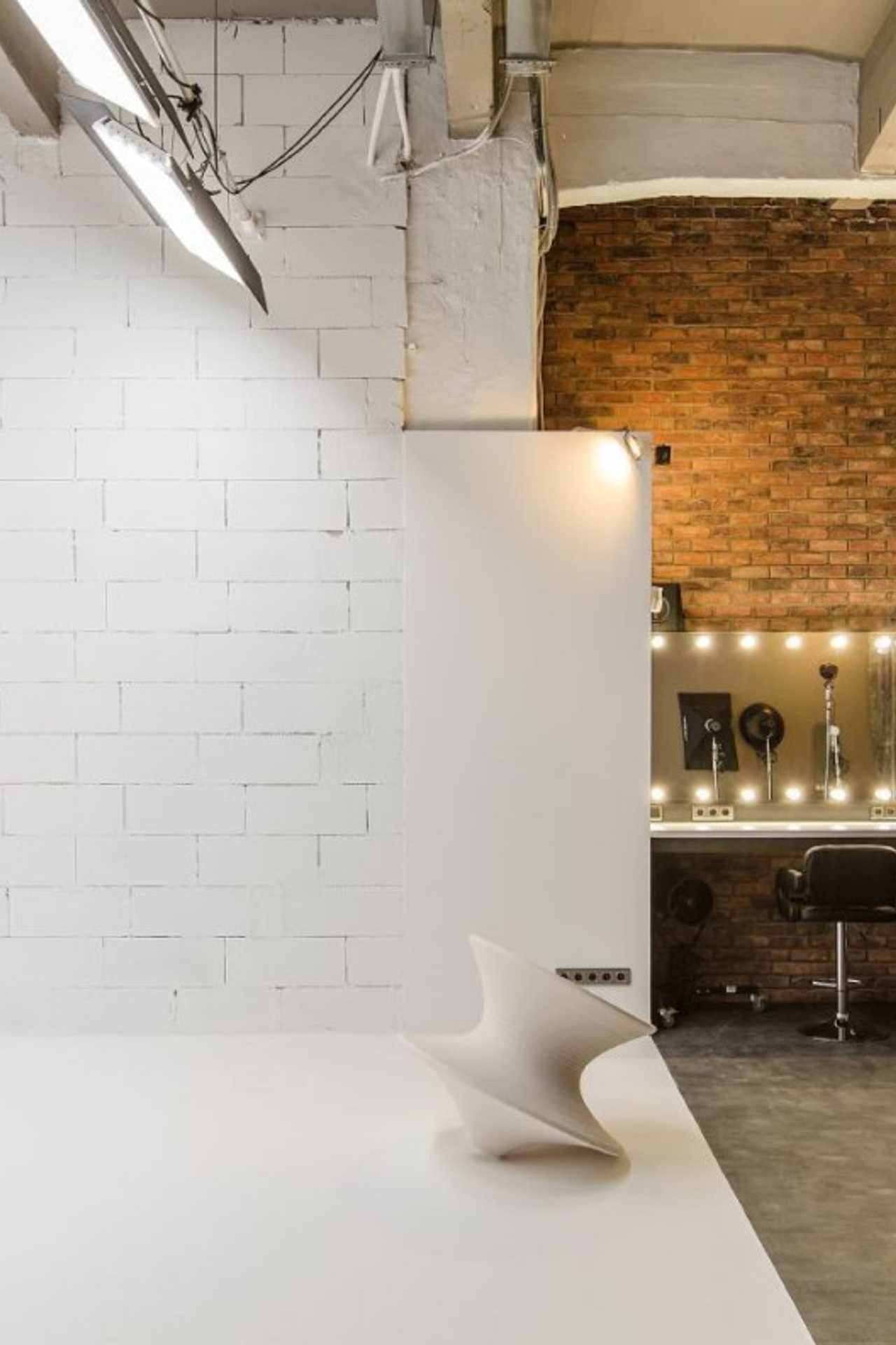 Студия Famous Studios Циклорама для предметной съемки Москва